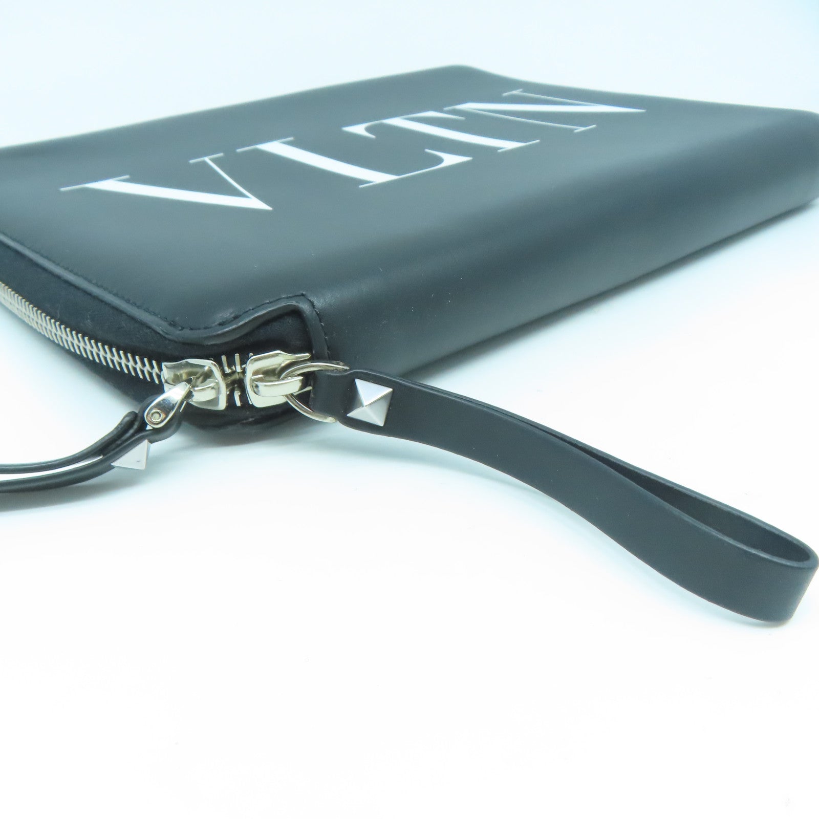 Valentino 【激減優惠】牛皮皮革Pouch銀扣電腦保護袋黑色
