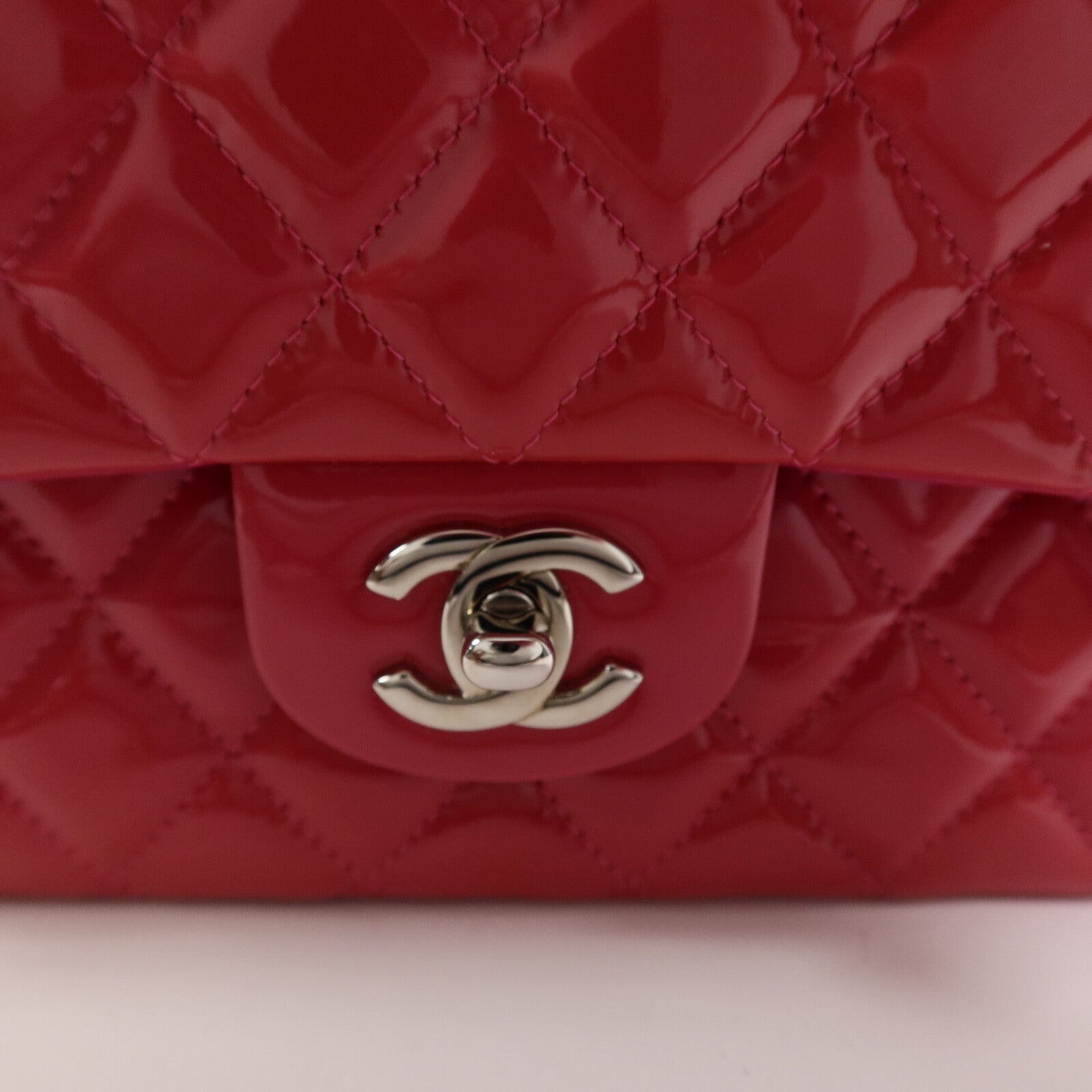 CHANEL 漆皮皮革Classic 25鏈帶肩背袋