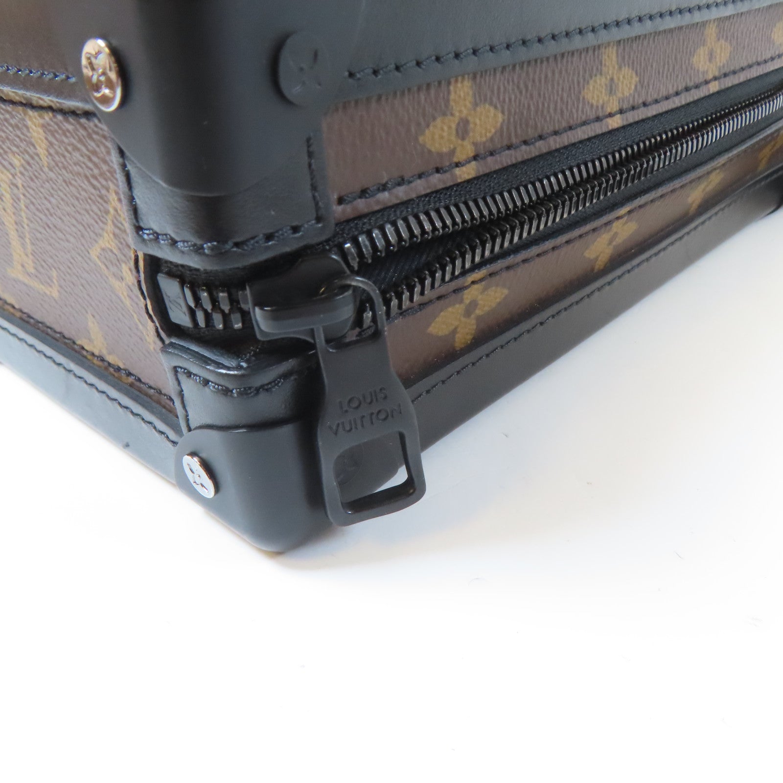 LOUIS VUITTON 【激減優惠】Monogram Taffetage Vertical Soft Trunk黑扣肩背袋啡色