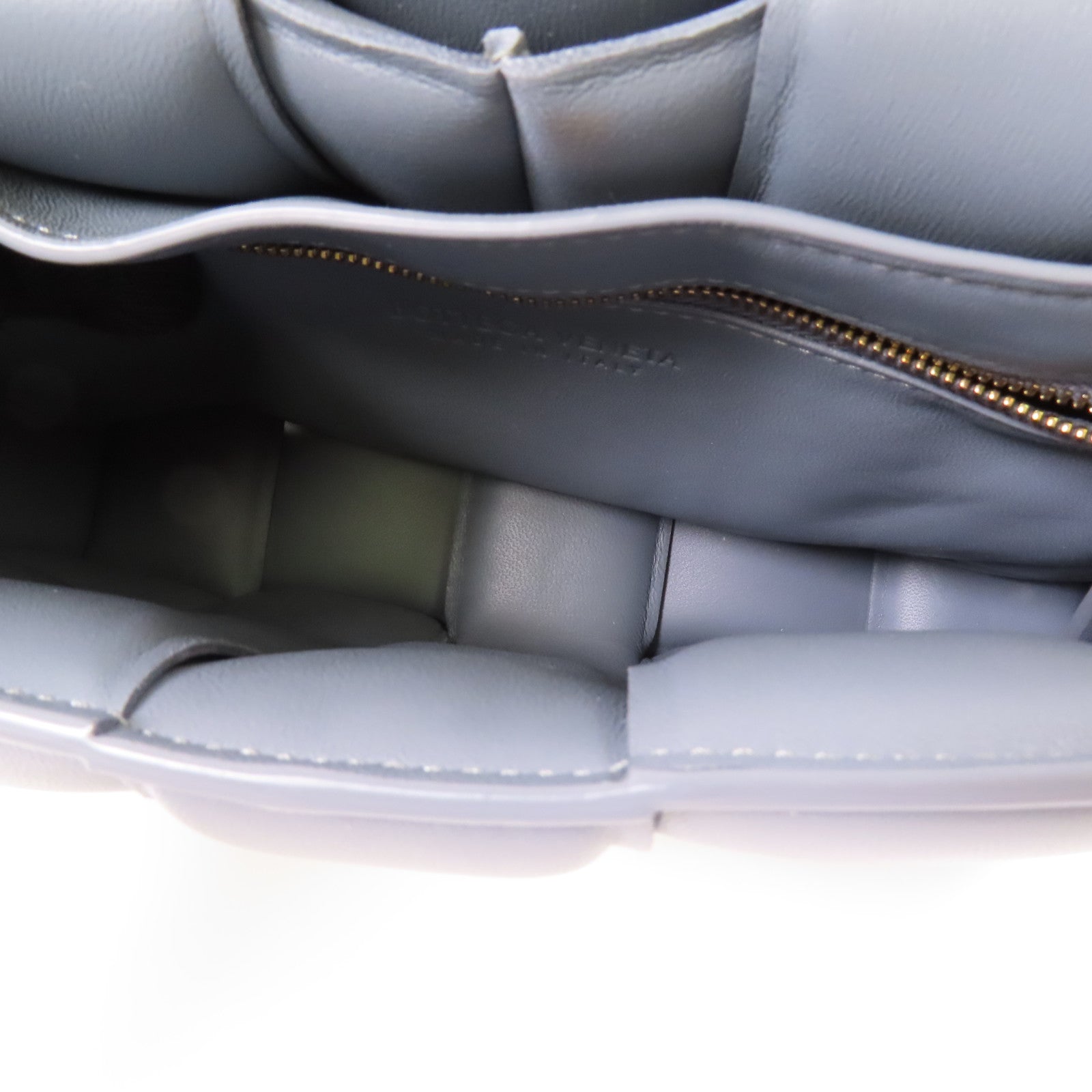 BOTTEGA VENETA 羊皮皮革Padded Cassette金扣肩背袋