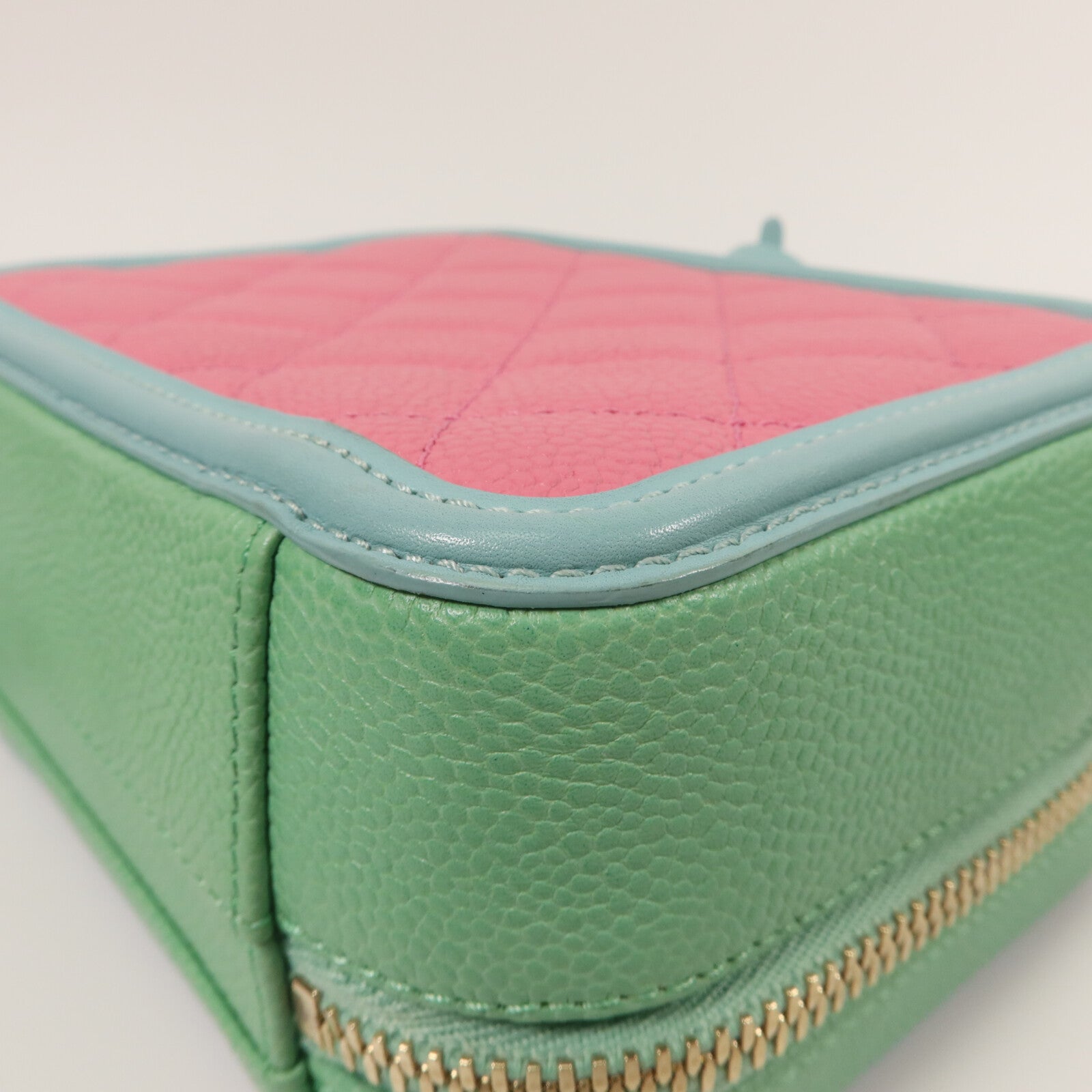 CHANEL 牛皮皮革CC Fillgree Vanity Case鏈帶手挽肩背兩用袋