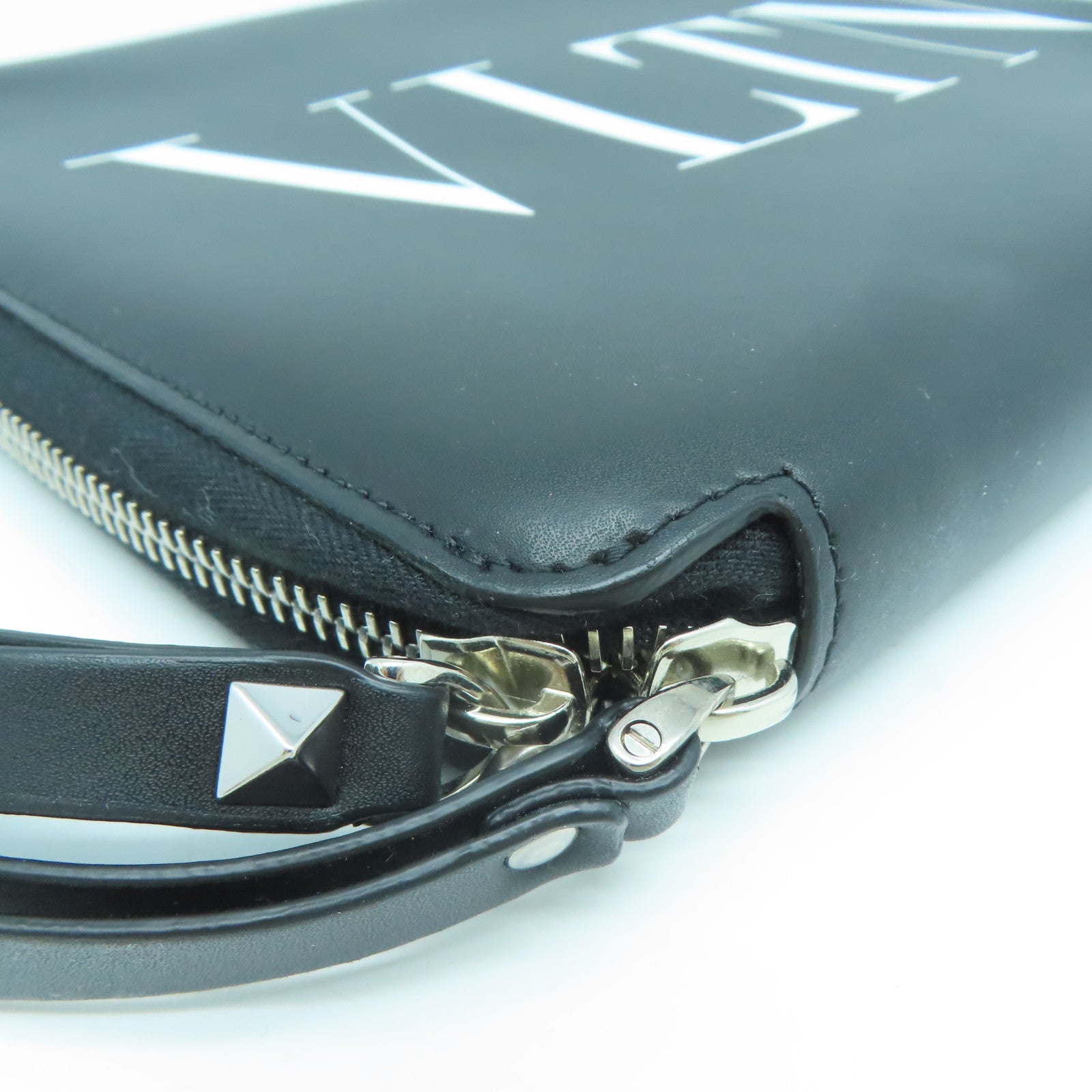 Valentino 【激減優惠】牛皮皮革Pouch銀扣電腦保護袋黑色