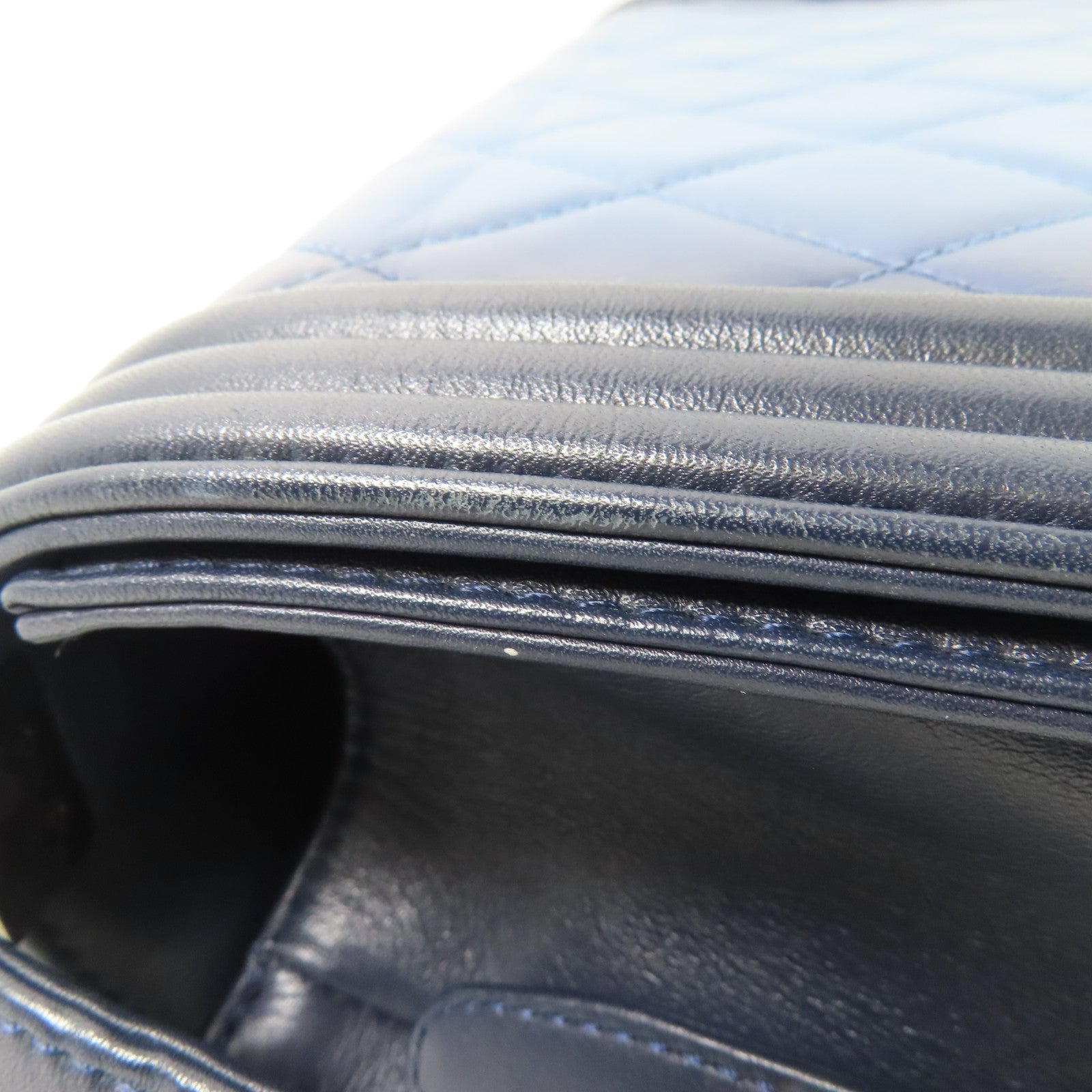 CHANEL 牛皮皮革Boy 28cm銀扣鏈帶肩背袋