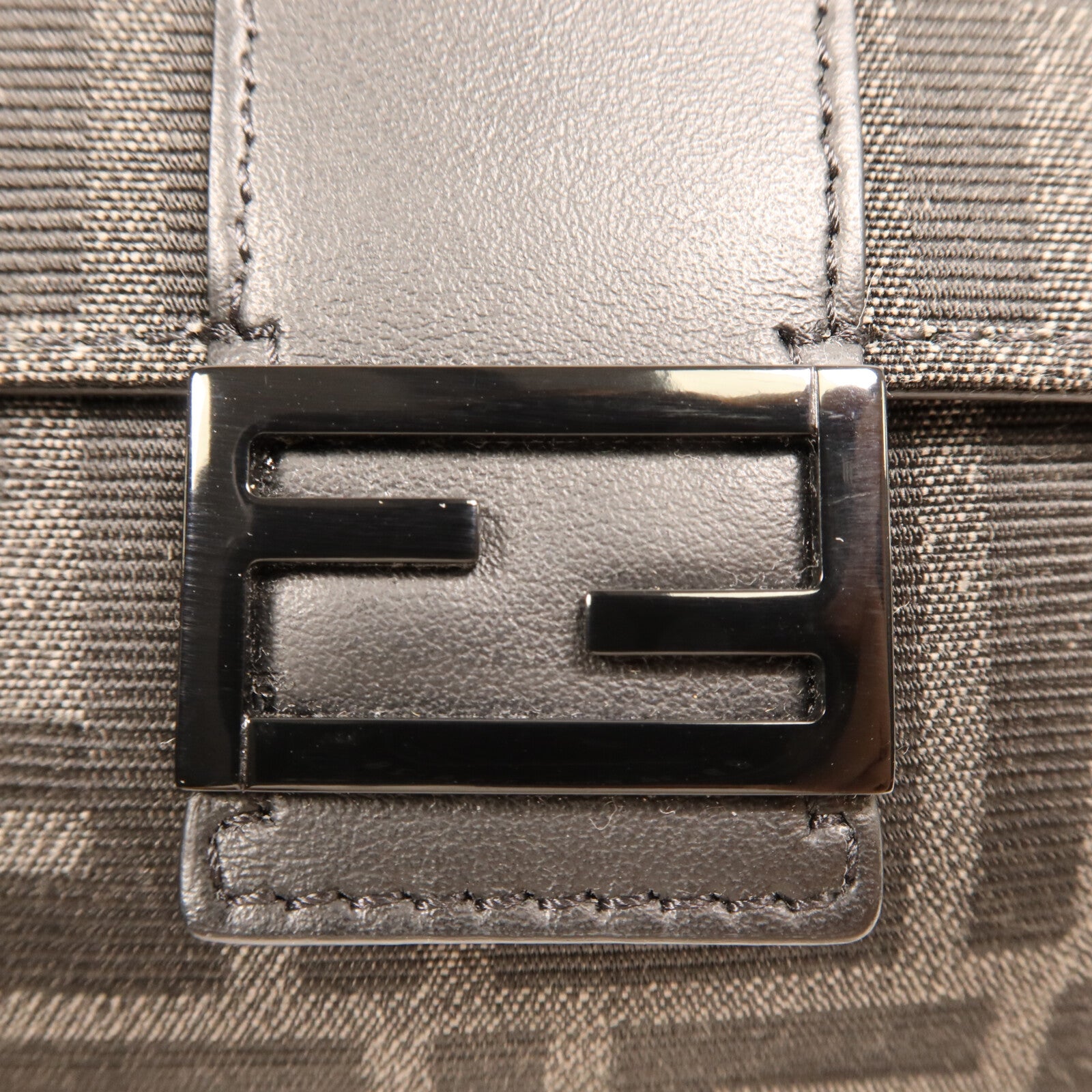 FENDI 尼龍/帆布/皮革Marsupio Baguette銀扣肩背袋