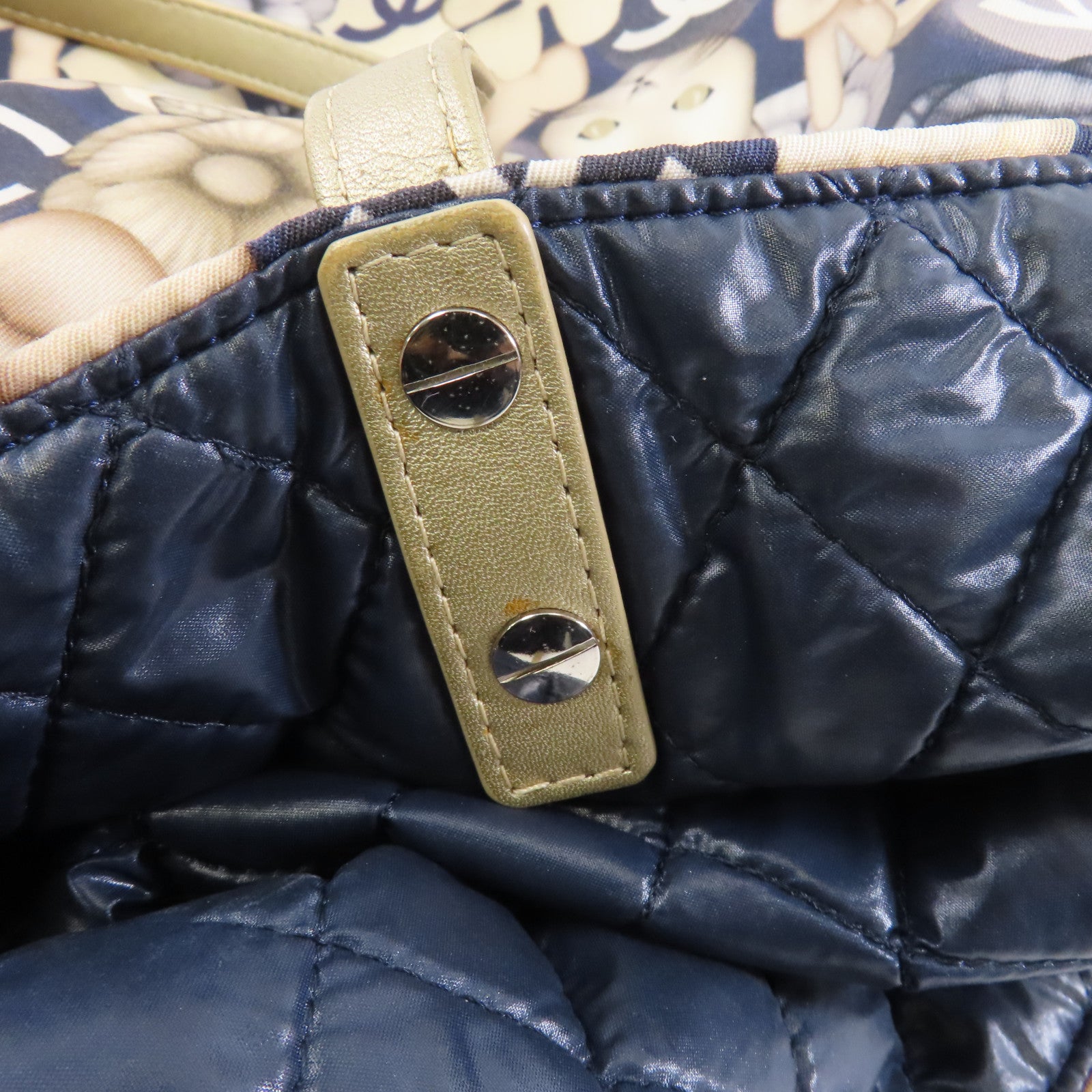 CHANEL 【激減優惠】菱格尼龍Tote Bag金扣肩背袋米色/深藍色