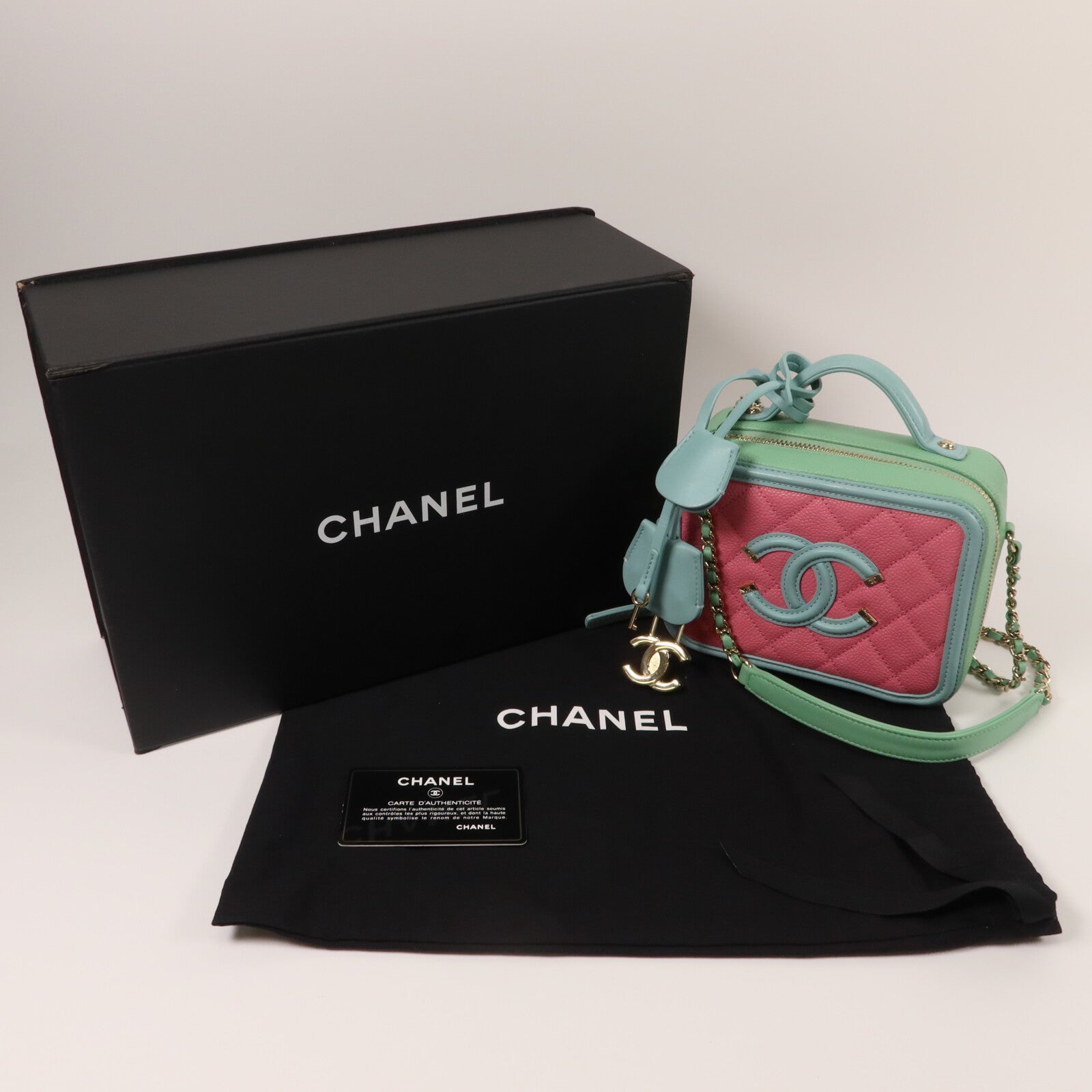 CHANEL 牛皮皮革CC Fillgree Vanity Case鏈帶手挽肩背兩用袋