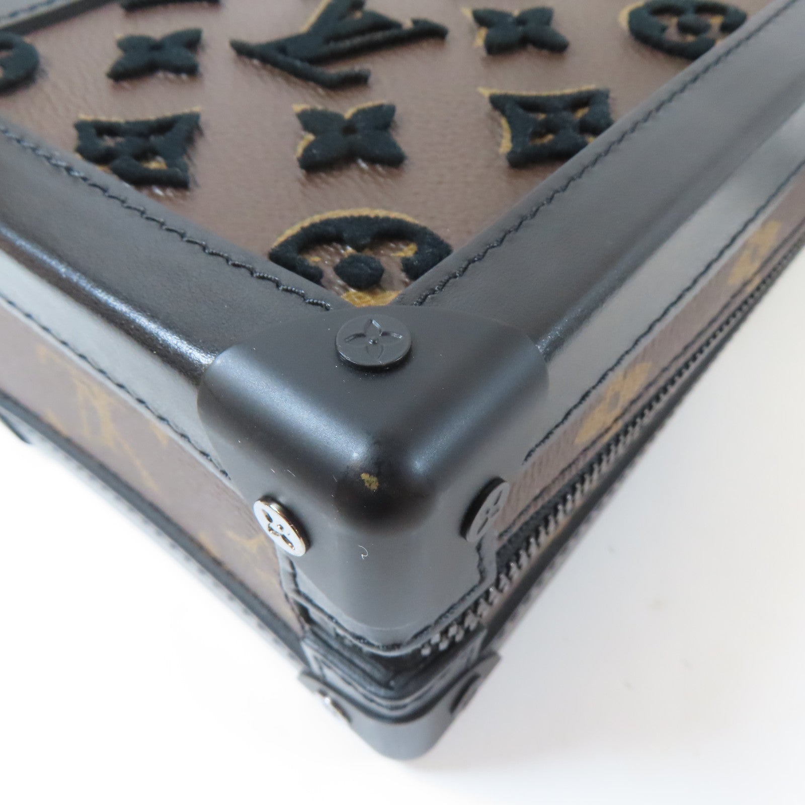 LOUIS VUITTON 【激減優惠】Monogram Taffetage Vertical Soft Trunk黑