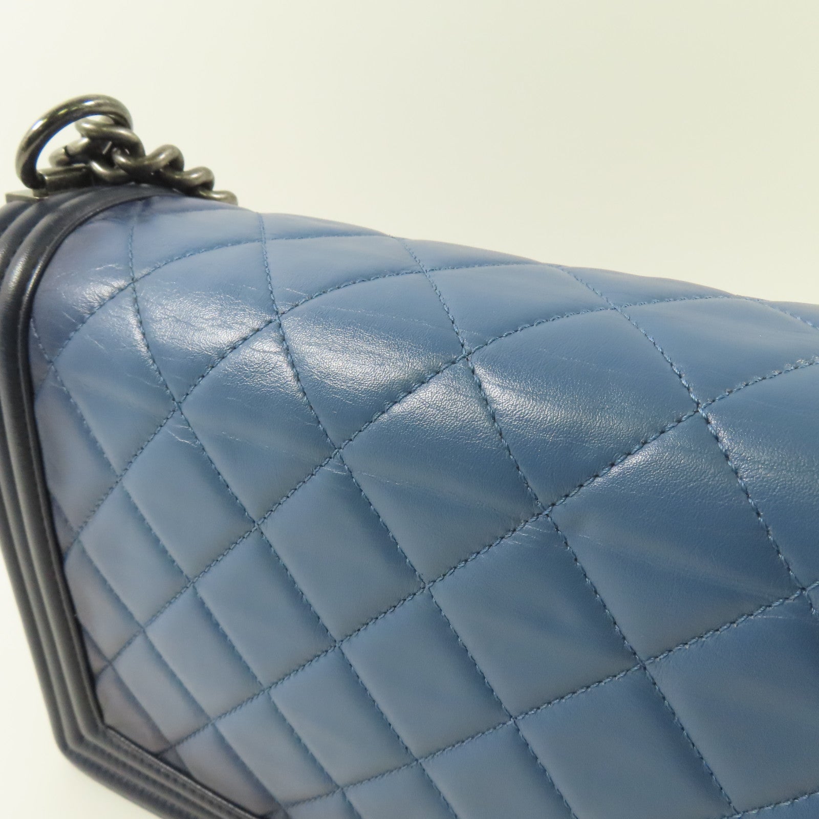 CHANEL 牛皮皮革Boy 28cm銀扣鏈帶肩背袋