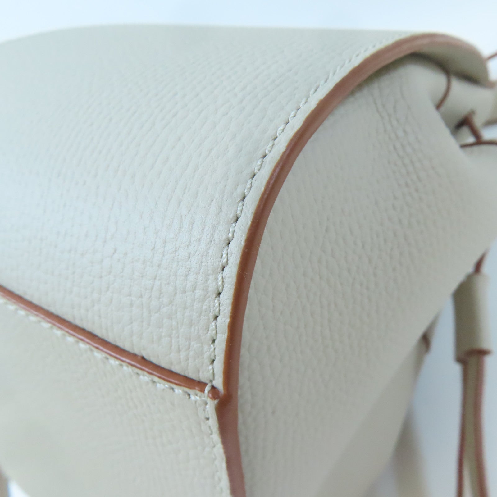 LOEWE 【激減優惠】牛皮皮革Mini Hammock金扣手挽肩背兩用袋米色