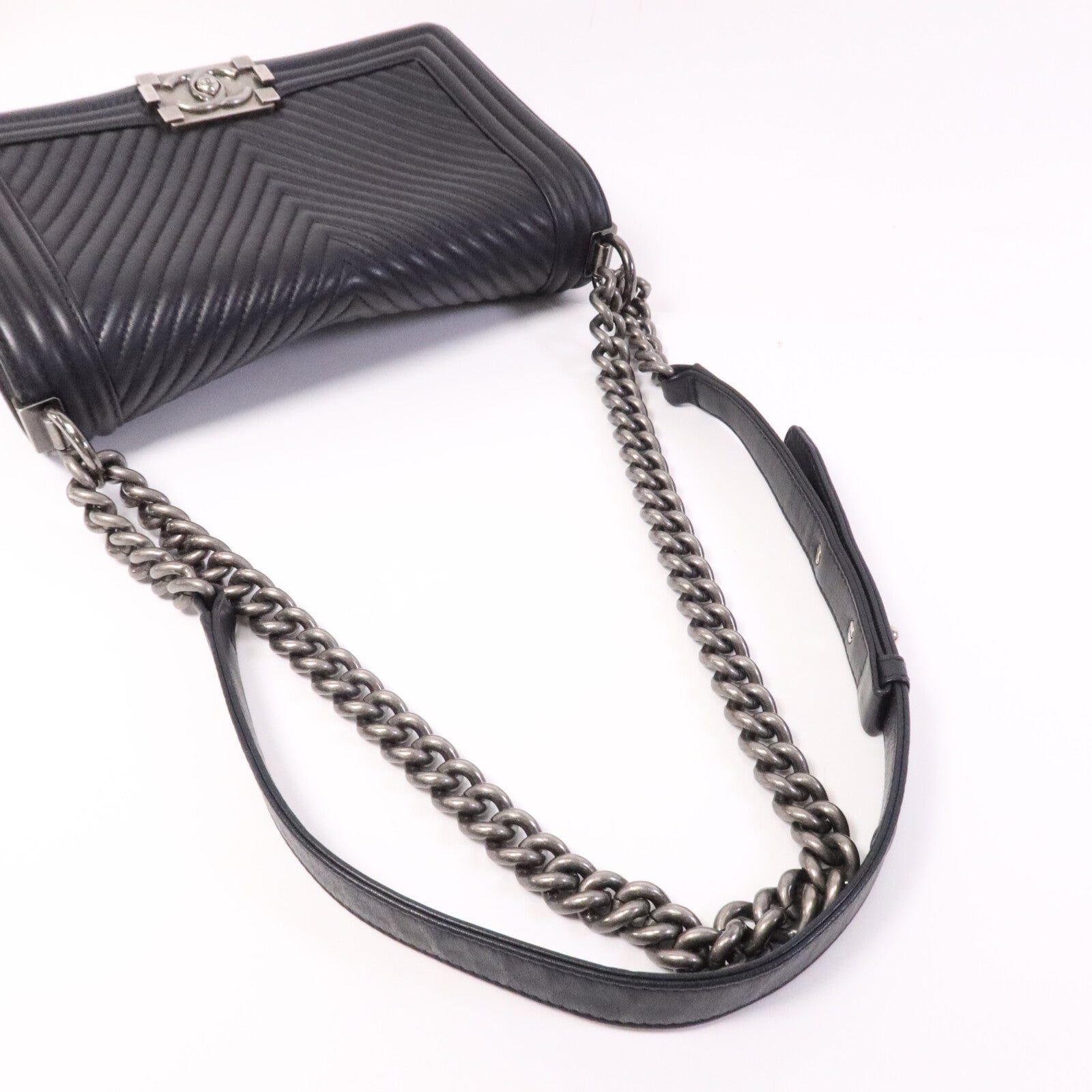 CHANEL 牛皮皮革Boy 25銀扣鏈帶肩背袋