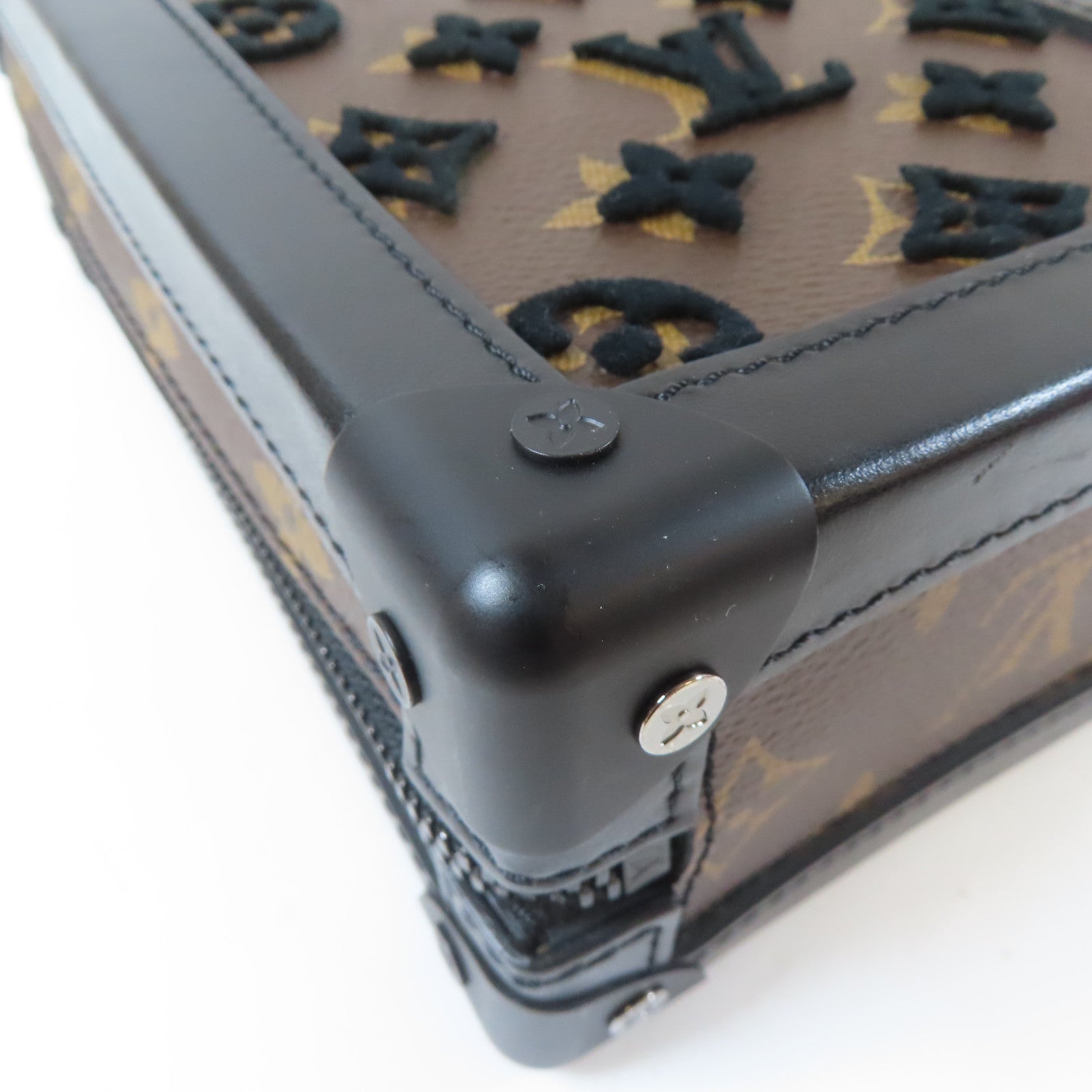 LOUIS VUITTON 【激減優惠】Monogram Taffetage Vertical Soft Trunk黑扣肩背袋啡色