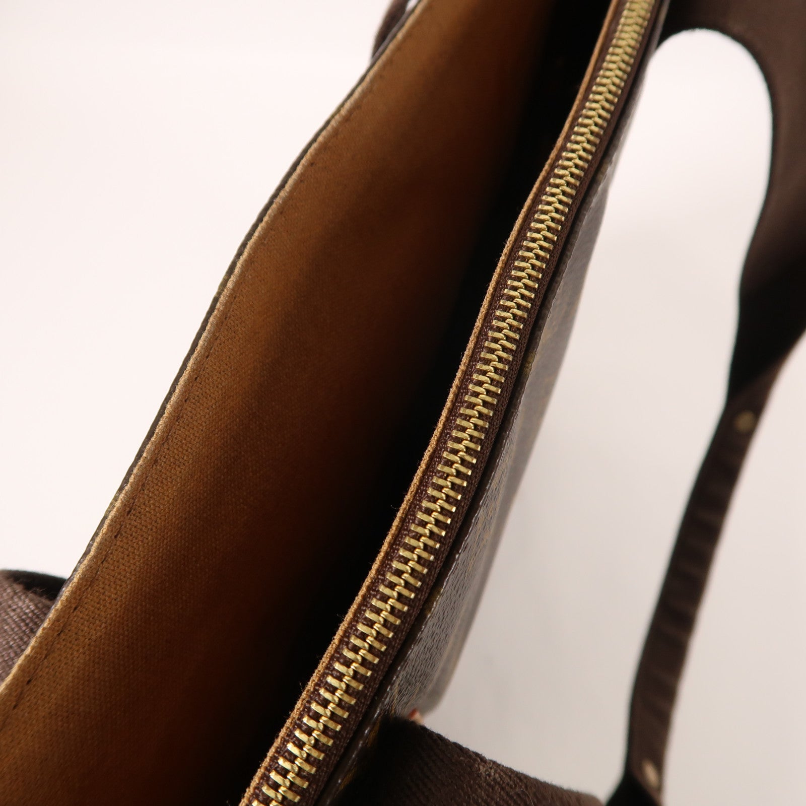 LOUIS VUITTON Monogram Cabas Beaubourg金扣肩背袋