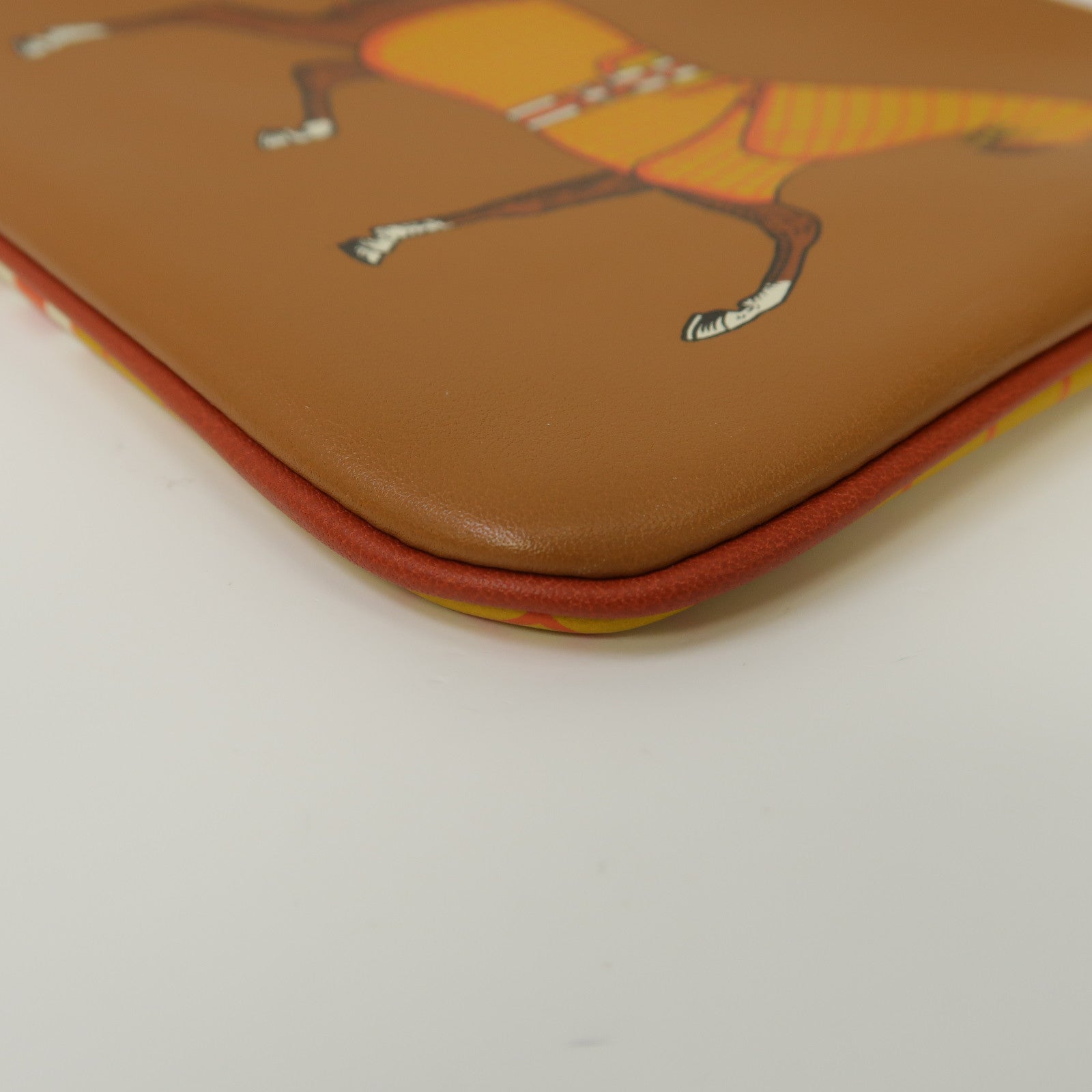 HERMES Vache Liegee皮革Carre Pocket Pouch銀扣手拿包經典駝色
