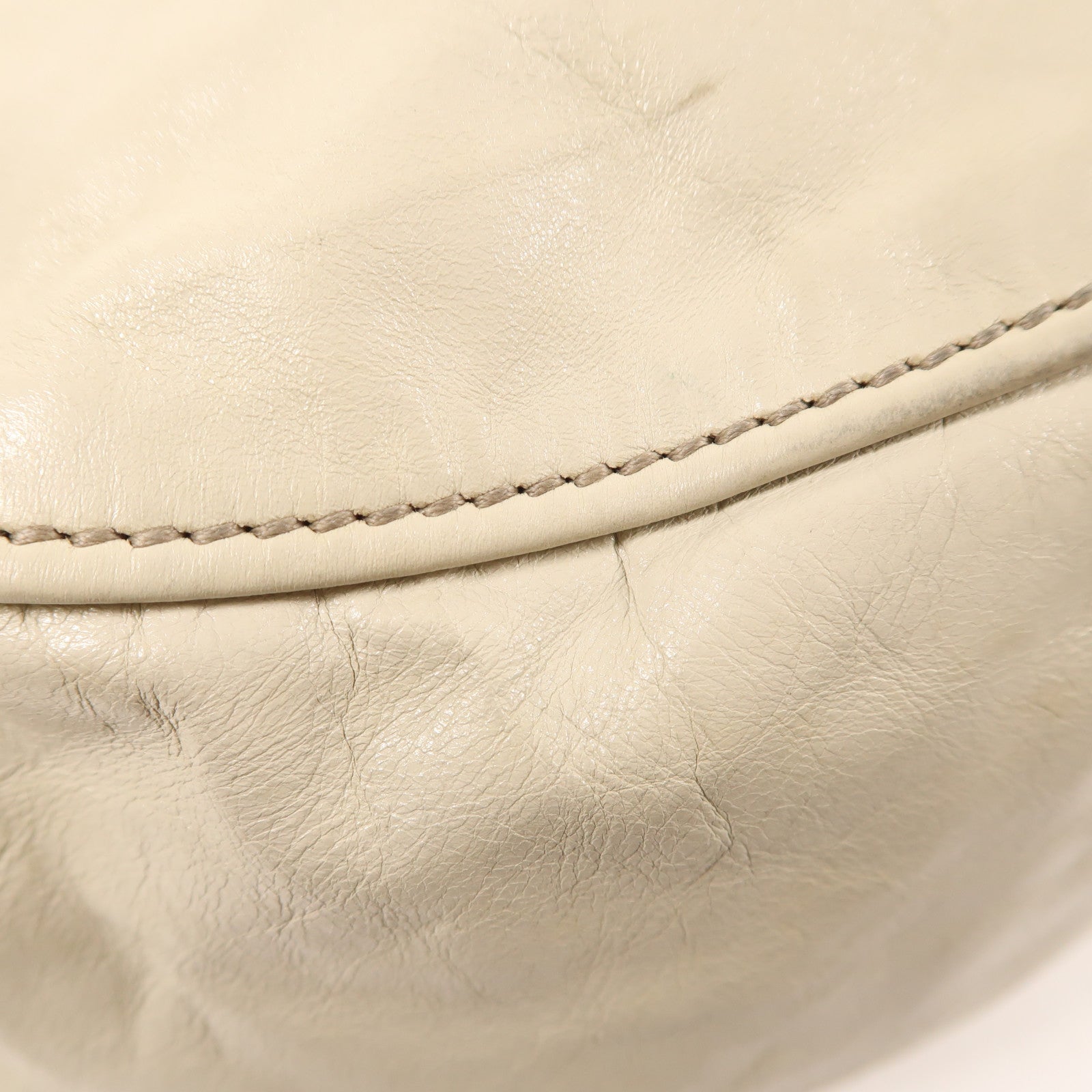 Miu Miu 牛皮皮革Shoulder Bag金扣肩背袋