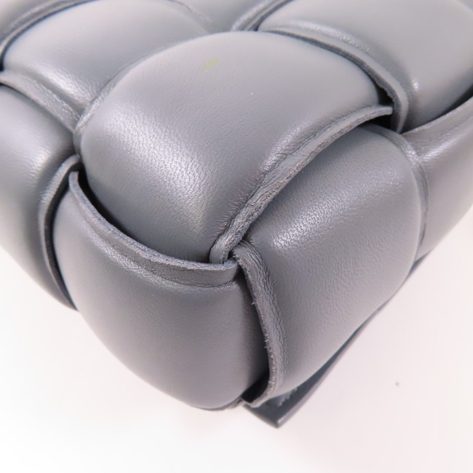 BOTTEGA VENETA 羊皮皮革Padded Cassette金扣肩背袋