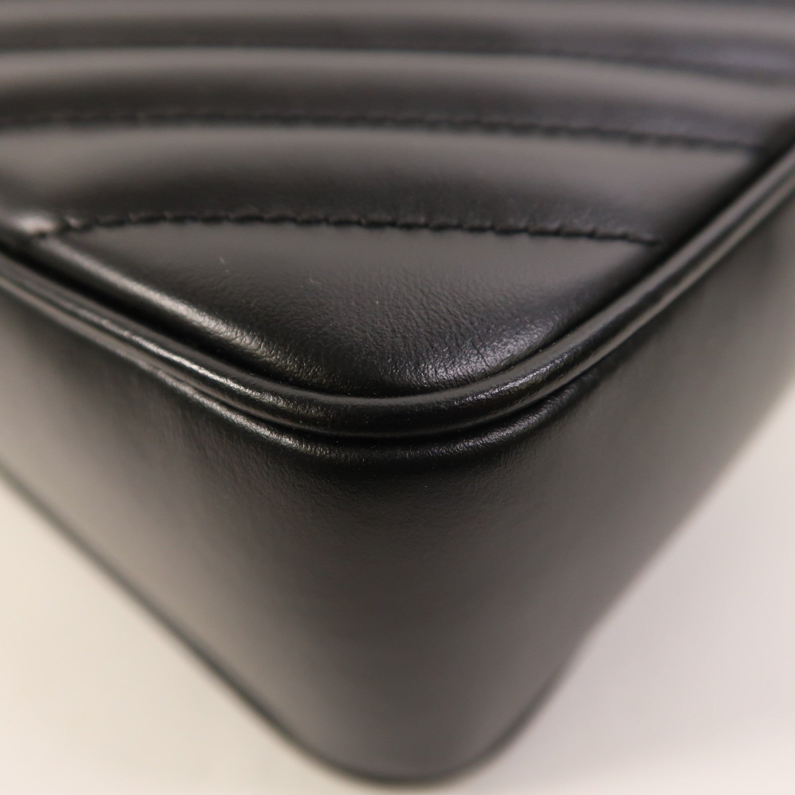 SAINT LAURENT 牛皮皮革Lou Camera Bag金扣肩背袋