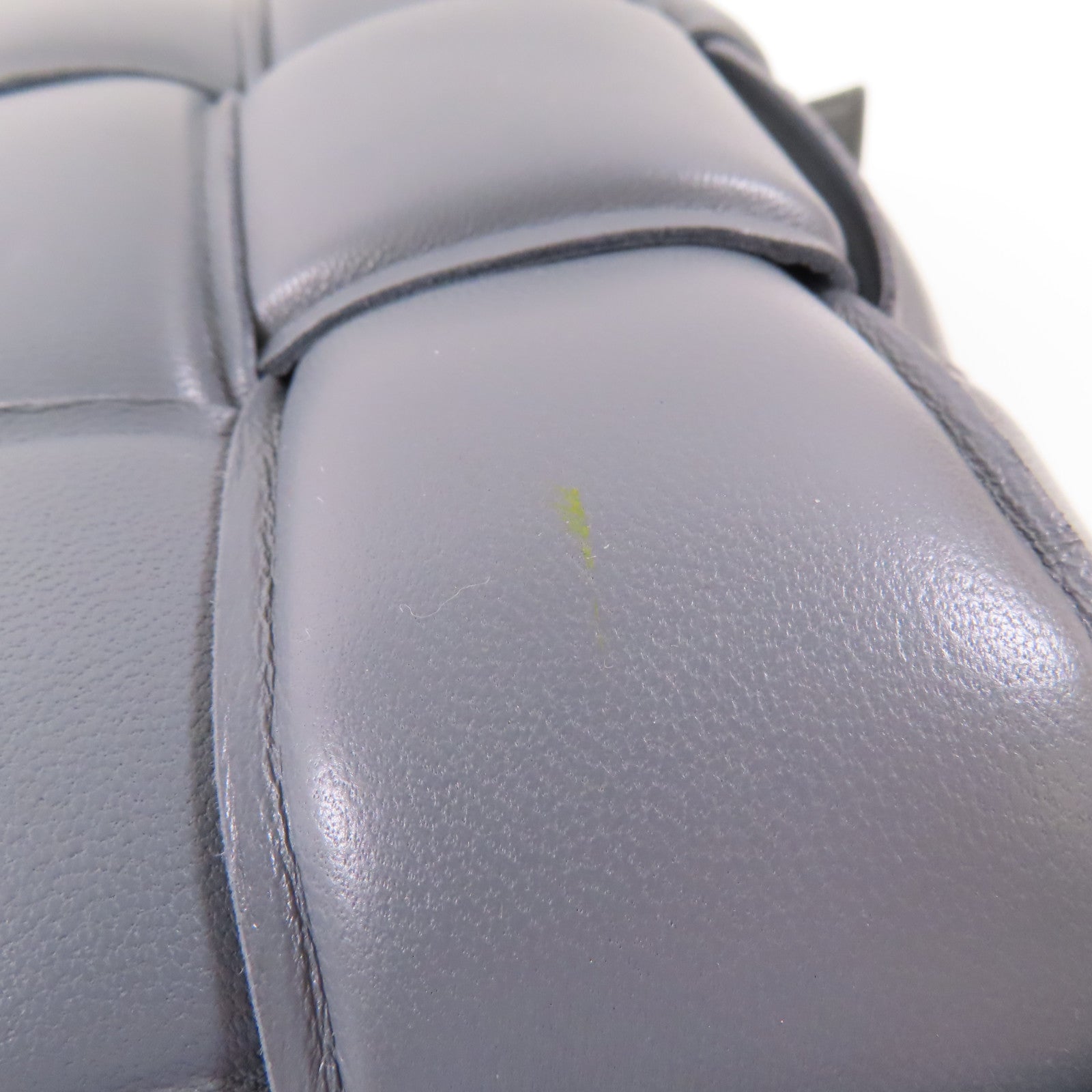 BOTTEGA VENETA 羊皮皮革Padded Cassette金扣肩背袋