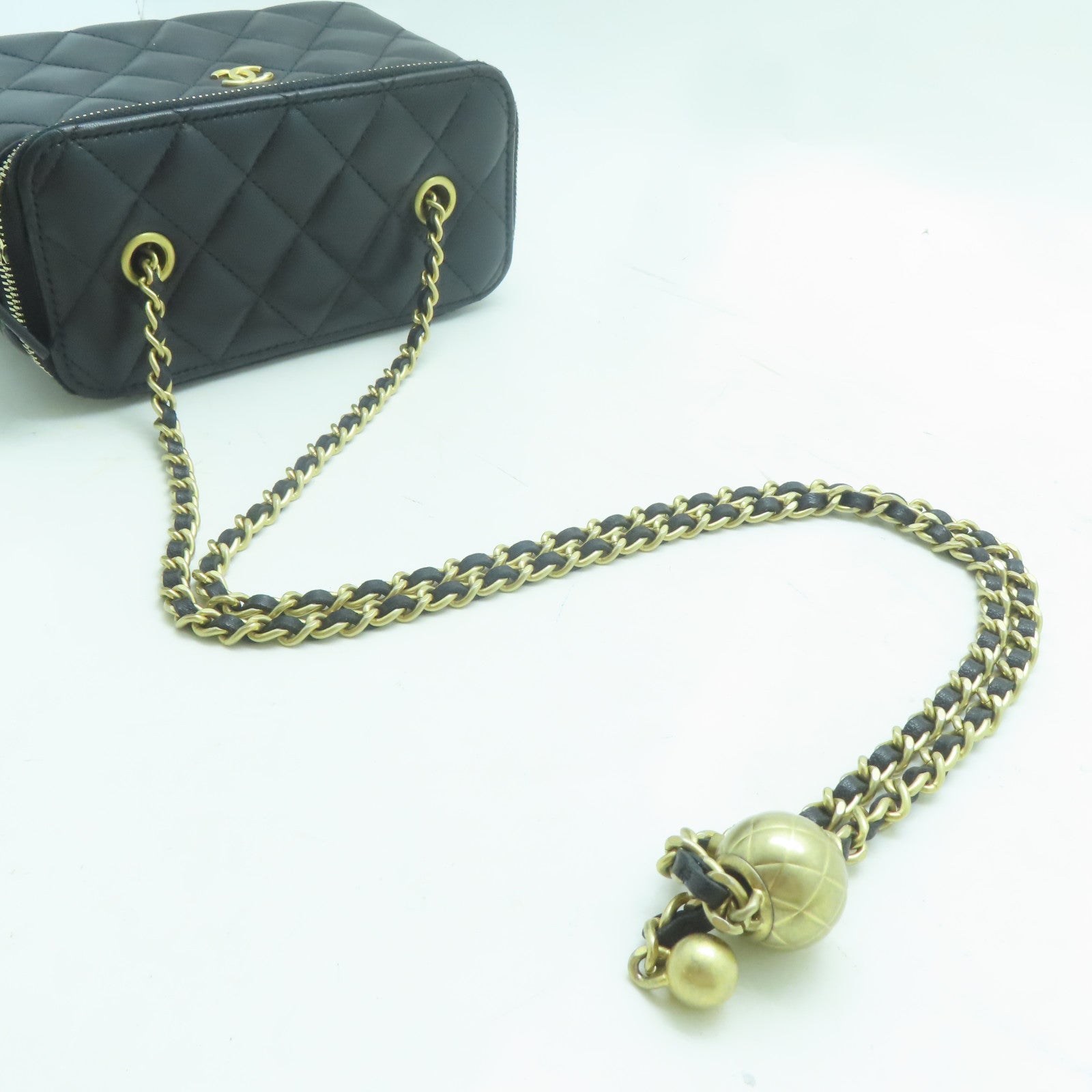 CHANEL 【激減優惠】菱格羊皮皮革Vanity Case金扣鏈帶肩背袋黑色