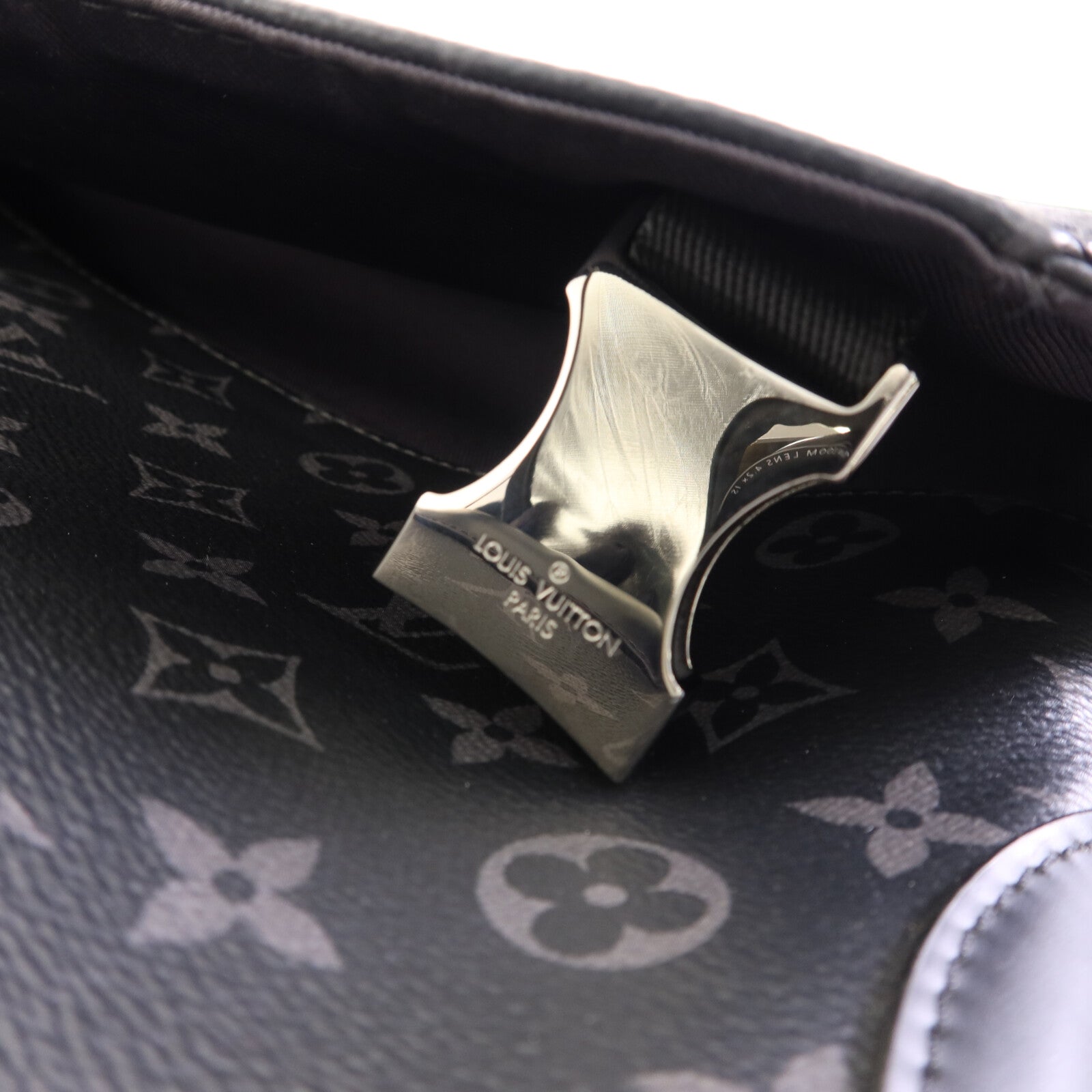 LOUIS VUITTON Monogram Eclipse Messenger PM Voyager銀扣肩背袋