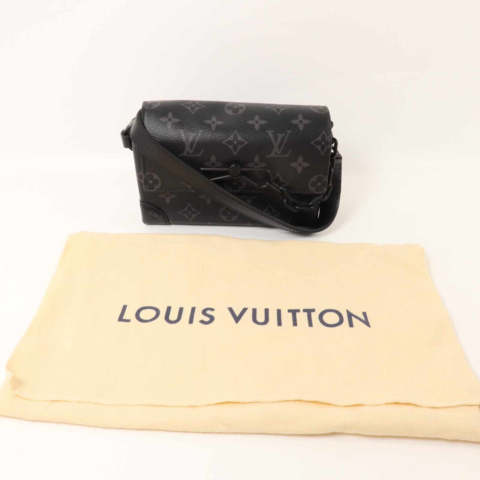 LOUIS VUITTON Monogram Eclipse Steamer Wearable Wallet肩背袋