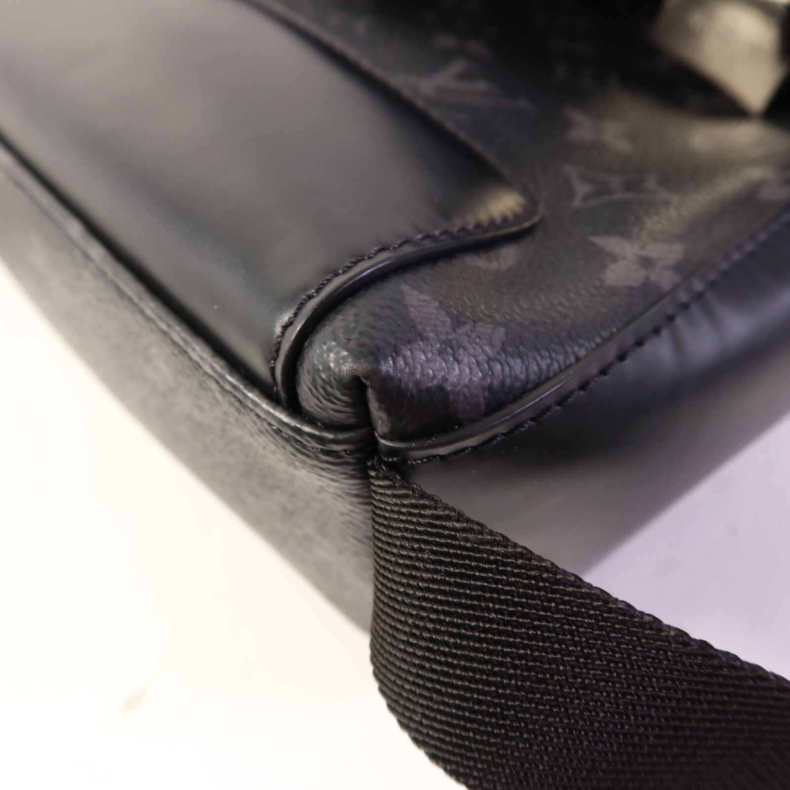 LOUIS VUITTON Monogram Eclipse Messenger PM Voyager銀扣肩背袋