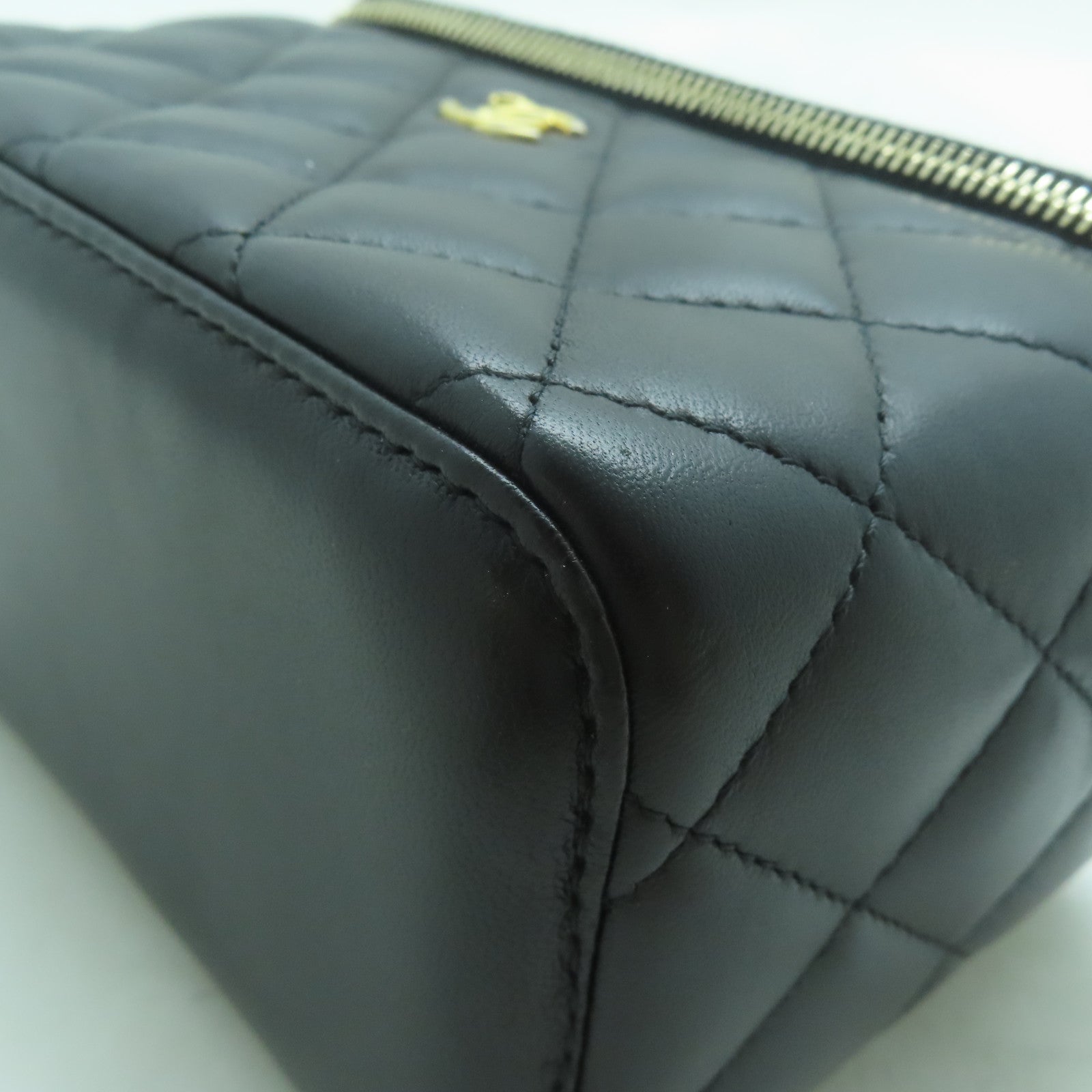 CHANEL 【激減優惠】菱格羊皮皮革Vanity Case金扣鏈帶肩背袋黑色