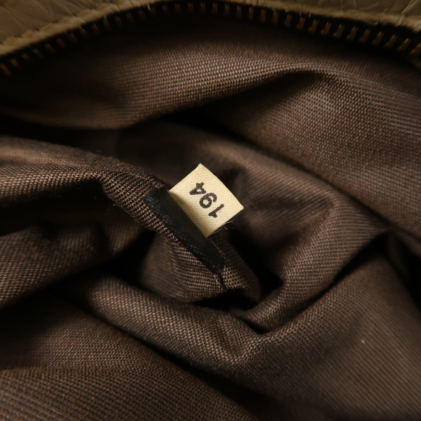 Miu Miu 牛皮皮革Shoulder Bag金扣肩背袋