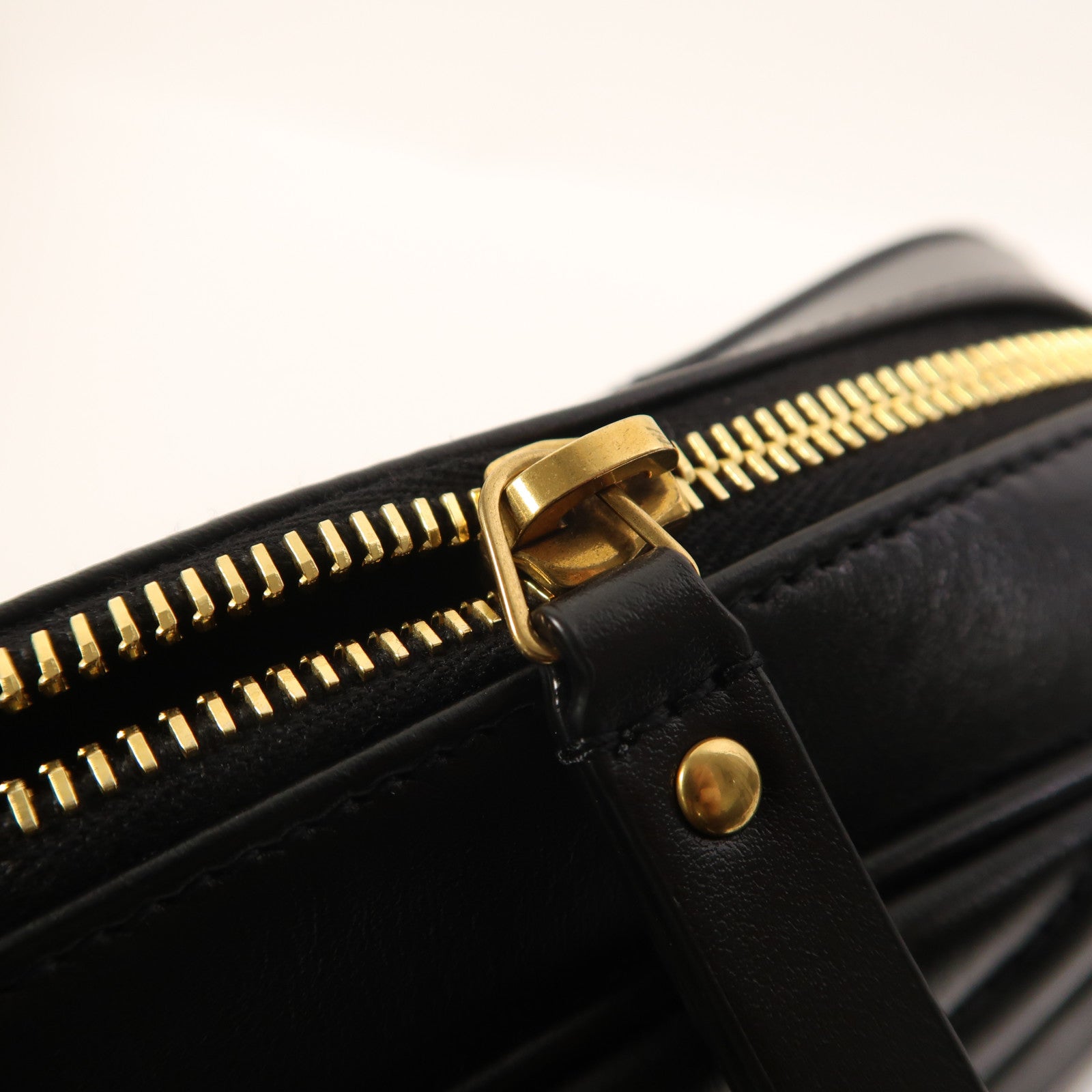 SAINT LAURENT 牛皮皮革Lou Camera Bag金扣肩背袋