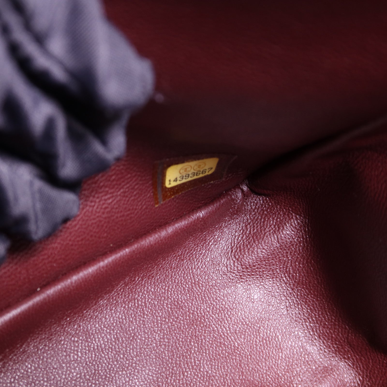 CHANEL 牛皮皮革Maxi Classic銀扣鏈帶肩背袋