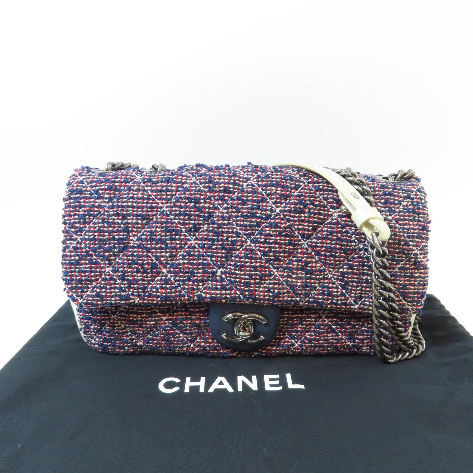 CHANEL 【激減優惠】菱格粗花呢Single Flap銀扣鏈帶肩背袋深藍色/白色