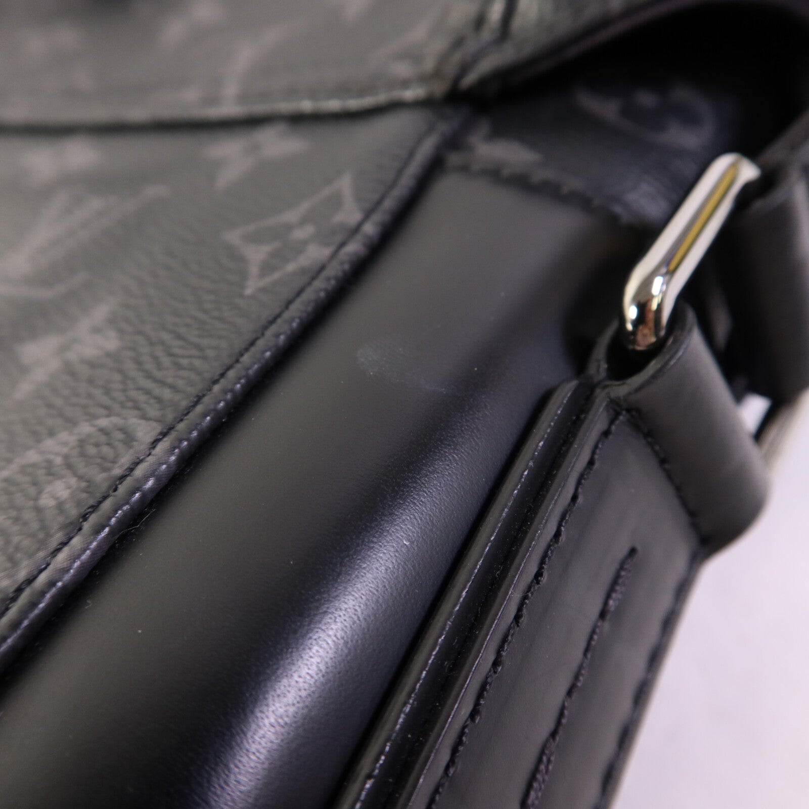 LOUIS VUITTON Monogram Eclipse Messenger PM Voyager銀扣肩背袋