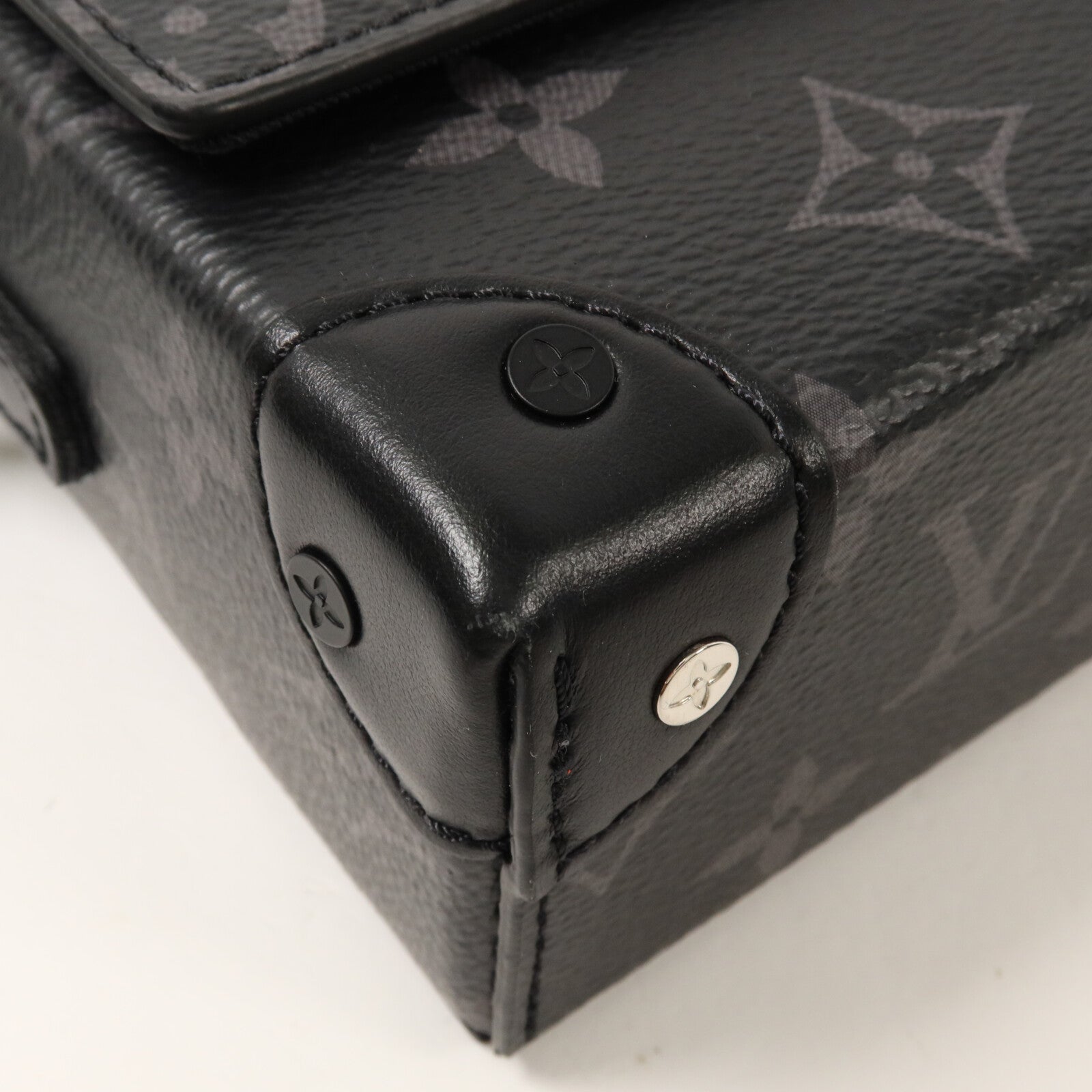 LOUIS VUITTON Monogram Eclipse Steamer Wearable Wallet肩背袋