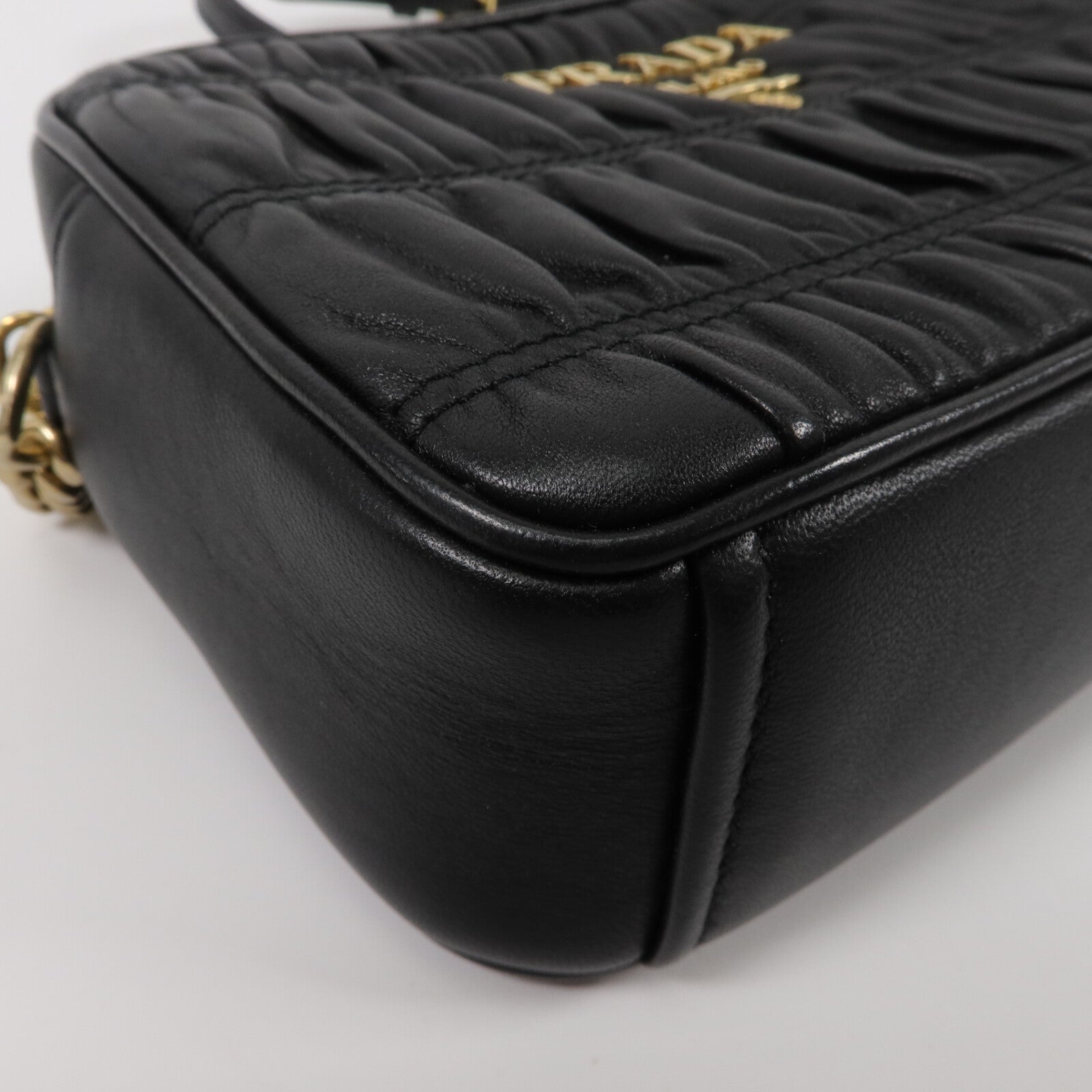 PRADA 牛皮皮革Shoulder Bag鏈帶肩背袋