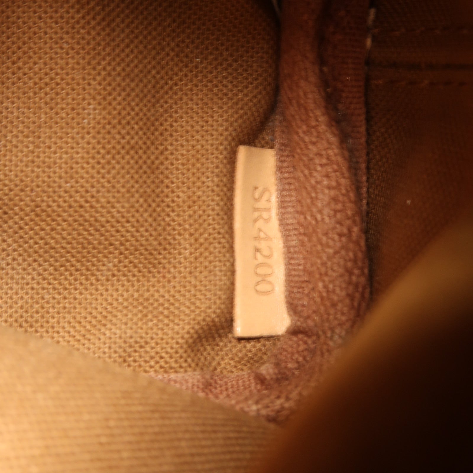 LOUIS VUITTON 【激減優惠】Monogram Nano Noe金扣肩背袋