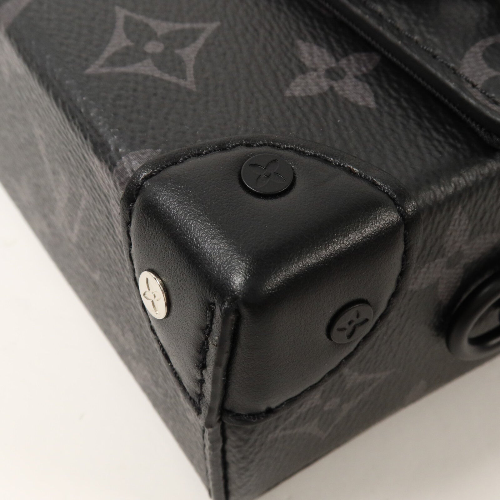 LOUIS VUITTON Monogram Eclipse Steamer Wearable Wallet肩背袋