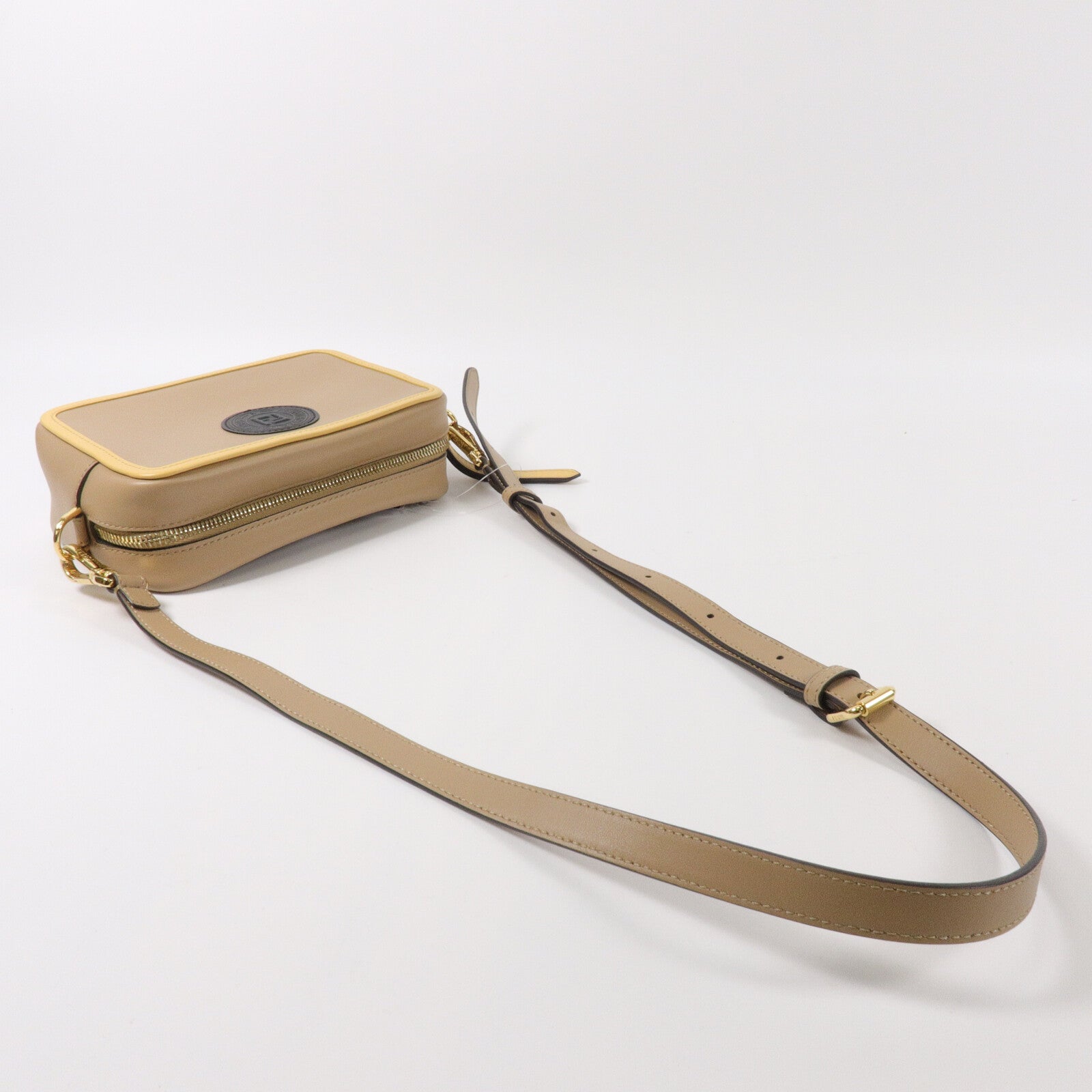FENDI 牛皮皮革Pochette Camera Bag肩背袋