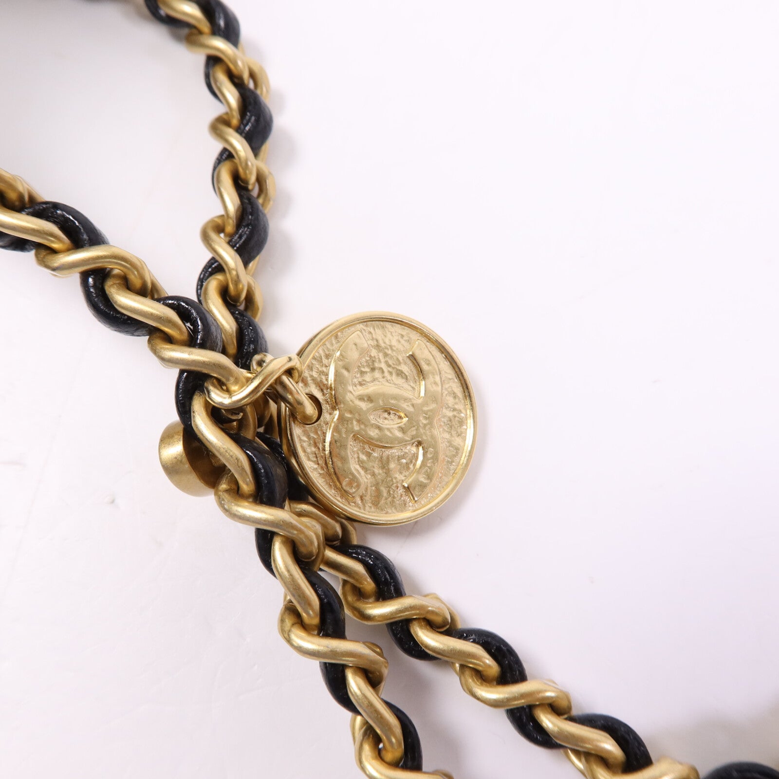 CHANEL 牛皮皮革Chain Around Flap Bag金扣鏈帶肩背袋
