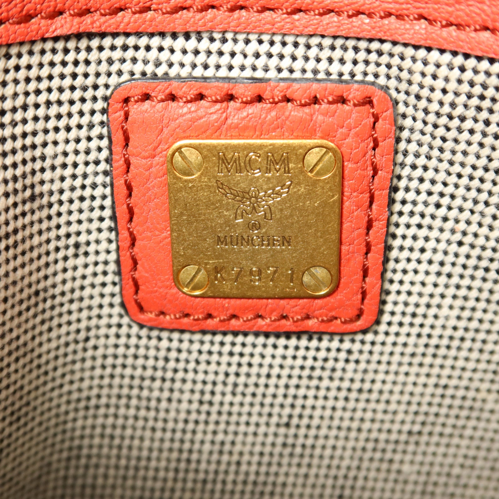 MCM 塗層帆布Shoulder Bag金扣肩背袋