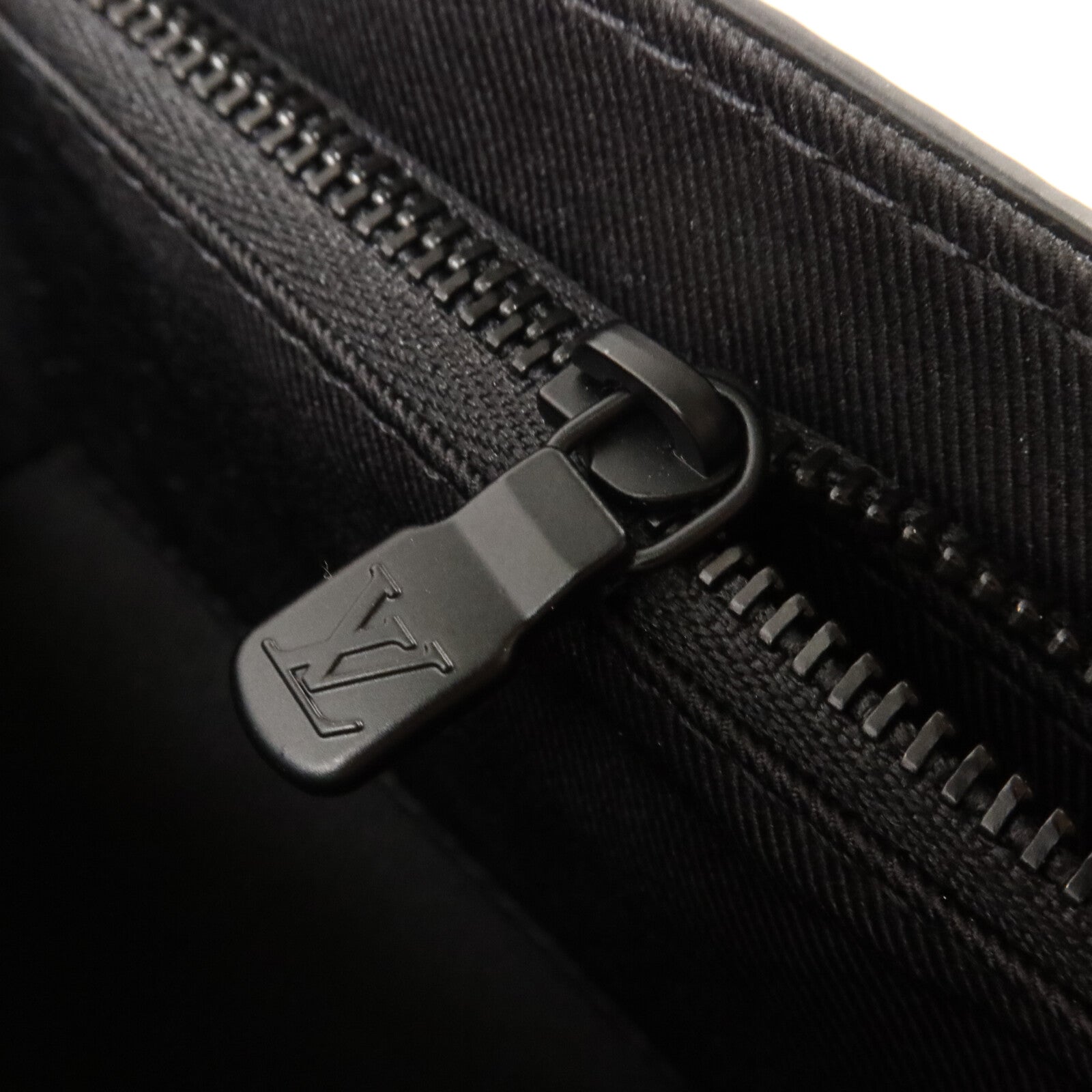 LOUIS VUITTON Monogram Eclipse Steamer Wearable Wallet肩背袋