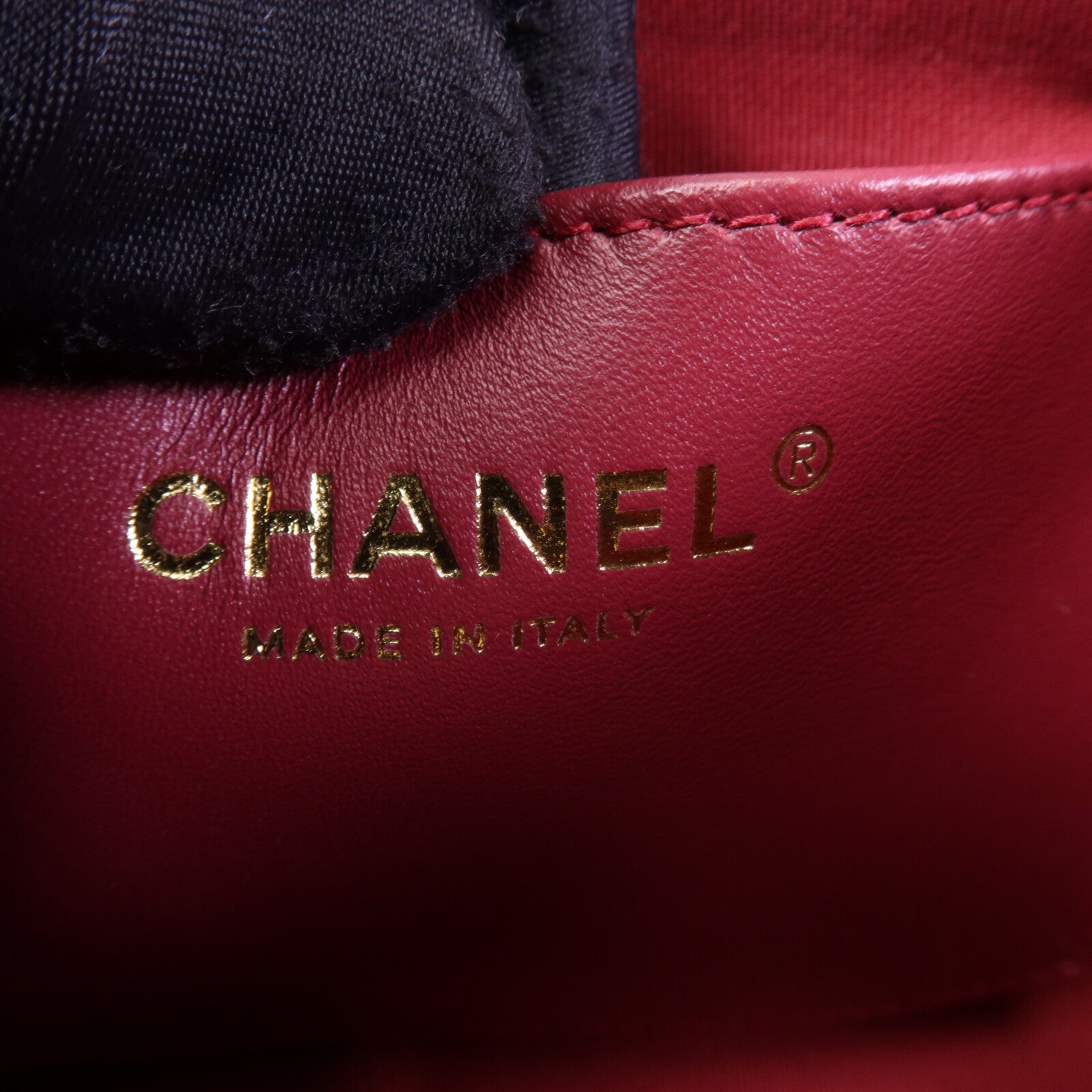 CHANEL 牛皮皮革Chain Around Flap Bag金扣鏈帶肩背袋