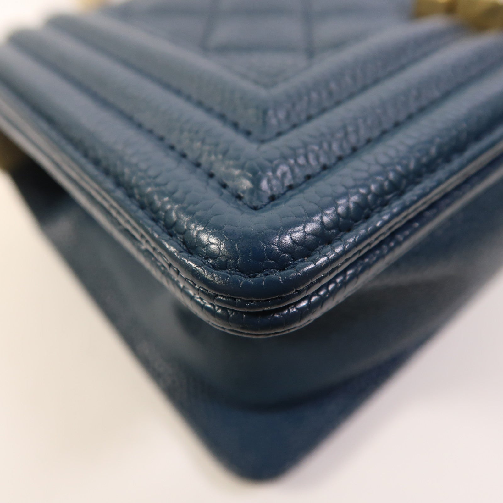 CHANEL 牛皮皮革Boy 20金扣鏈帶肩背袋