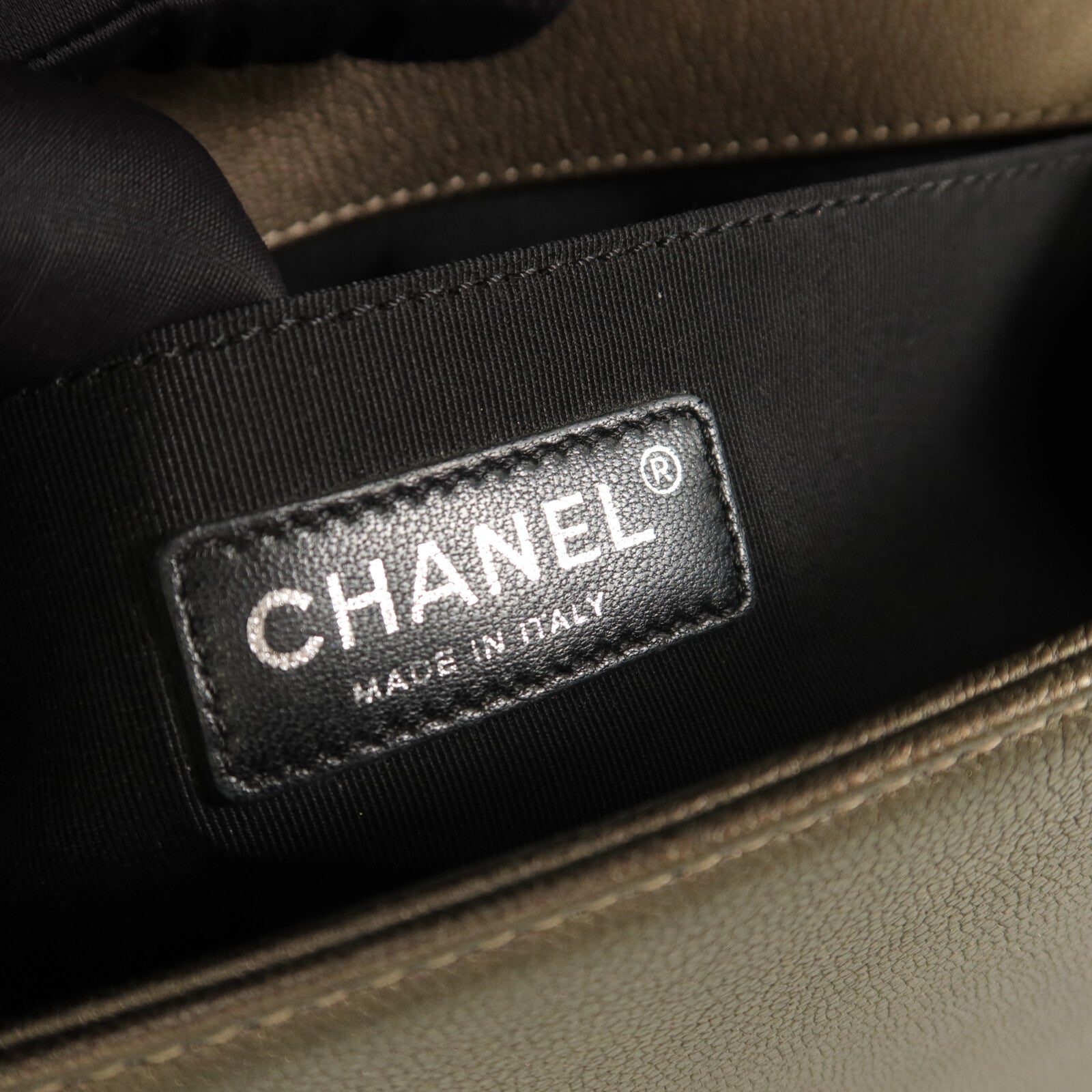 CHANEL 牛皮皮革Boy 25鏈帶肩背袋