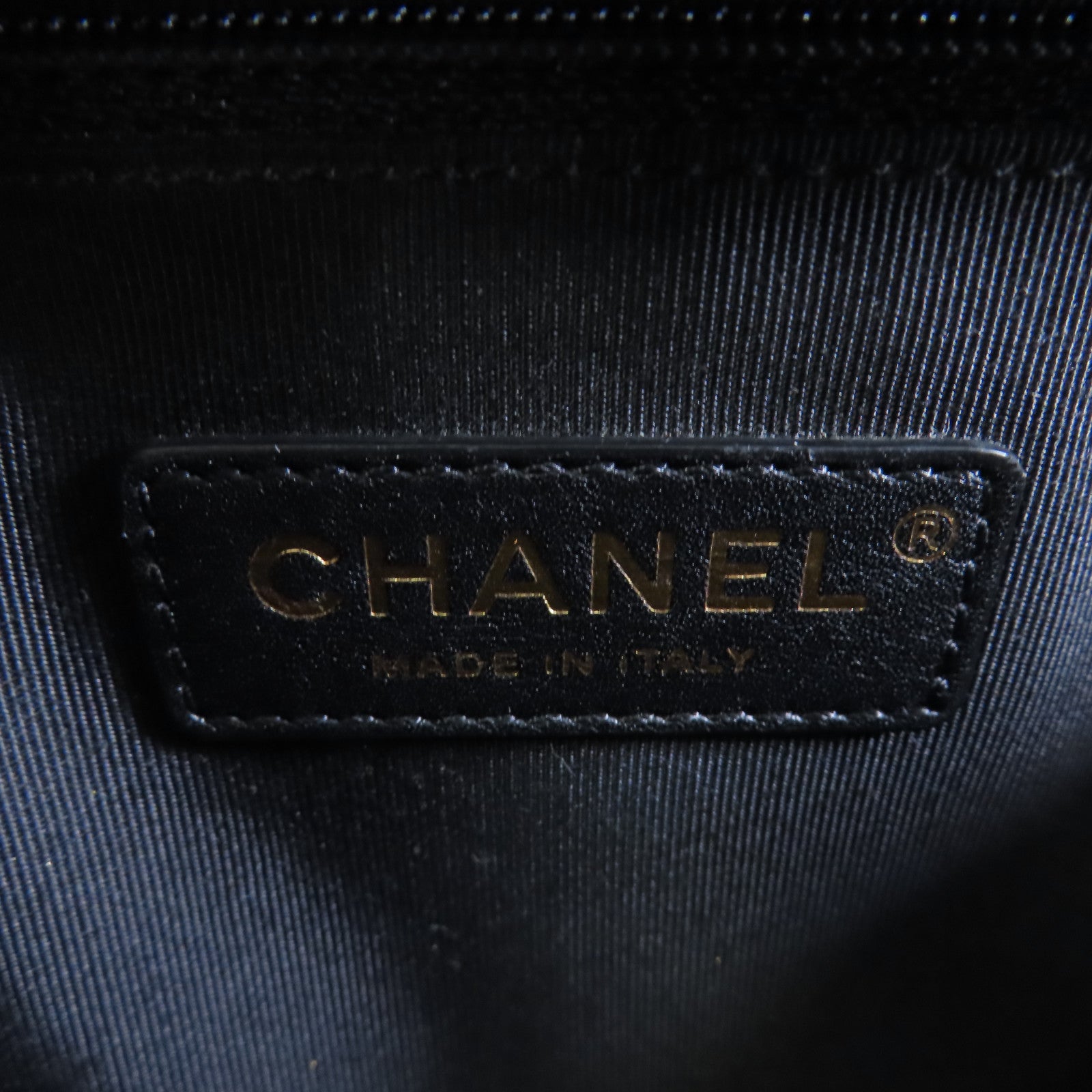 CHANEL 牛皮皮革Boy Chanel金扣鏈帶肩背袋