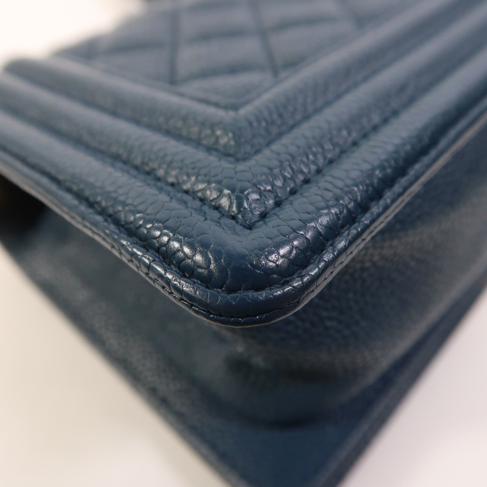 CHANEL 牛皮皮革Boy 20金扣鏈帶肩背袋