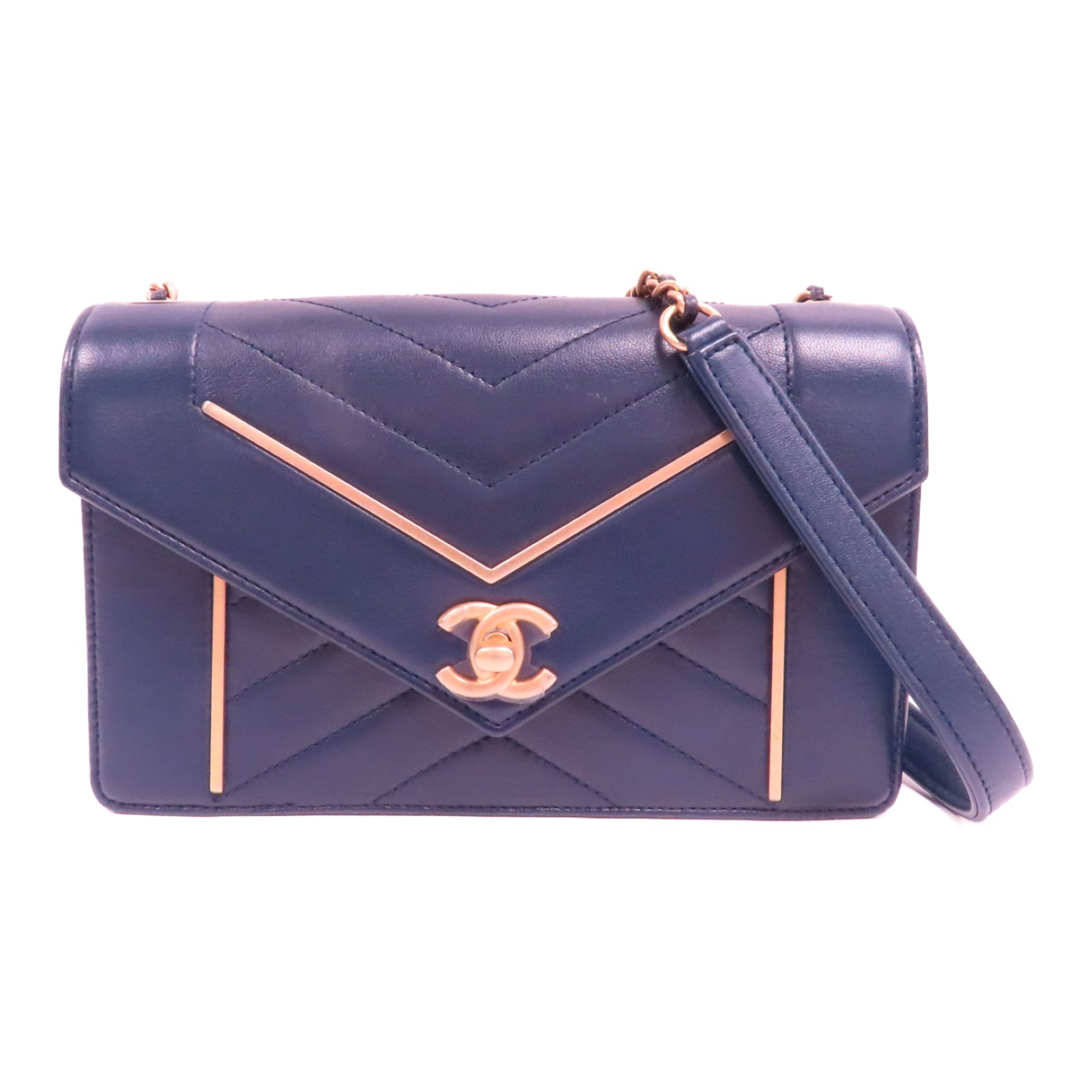 CHANEL 皮革Chevron Flap Bag金扣鏈帶肩背袋深藍色