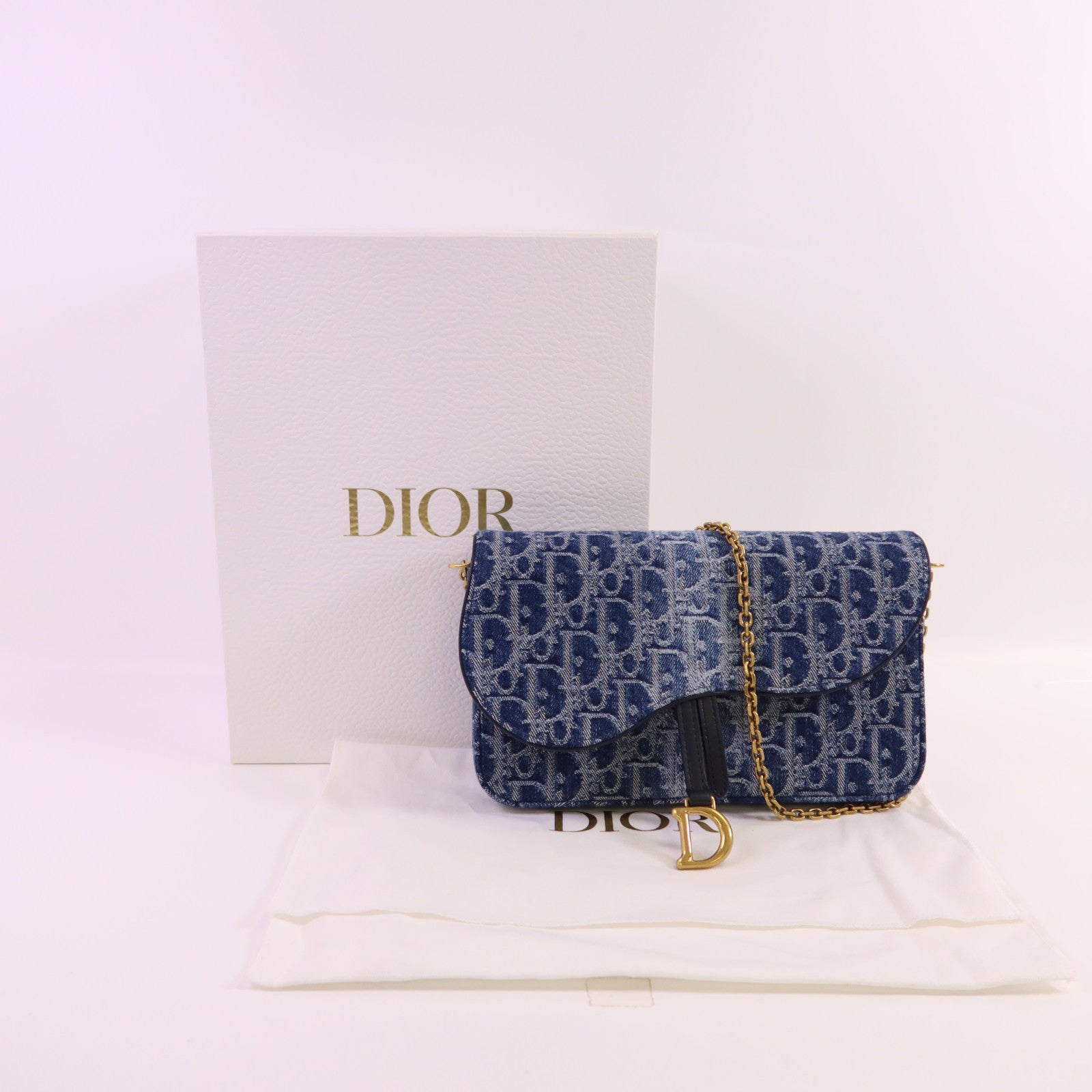 Dior Obriqur牛仔布Medium Saddle Pouch With Chain金扣鏈帶肩背袋