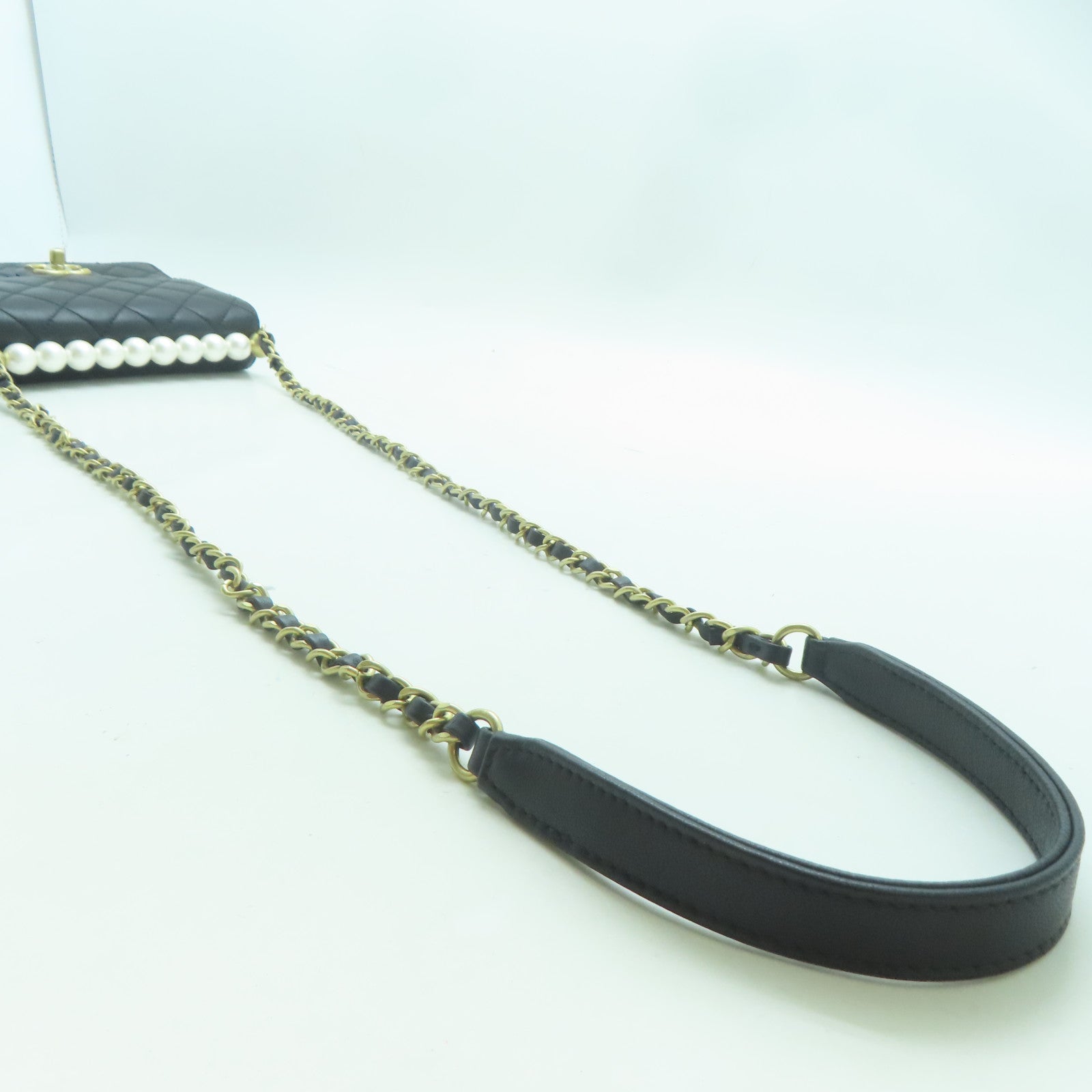 CHANEL 菱格羊皮皮革Chic Pearls Flap金扣鏈帶肩背袋黑色
