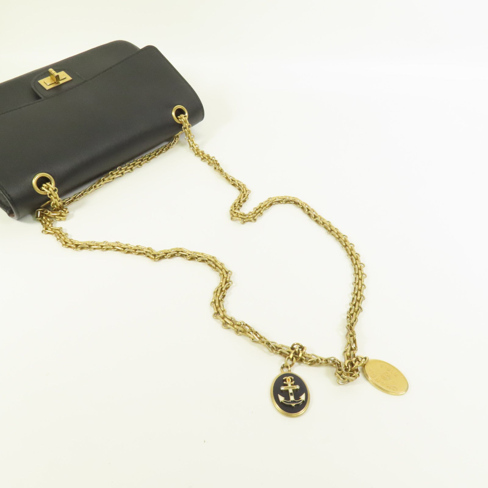 CHANEL 牛皮皮革Chain Shoulder金扣鏈帶肩背袋