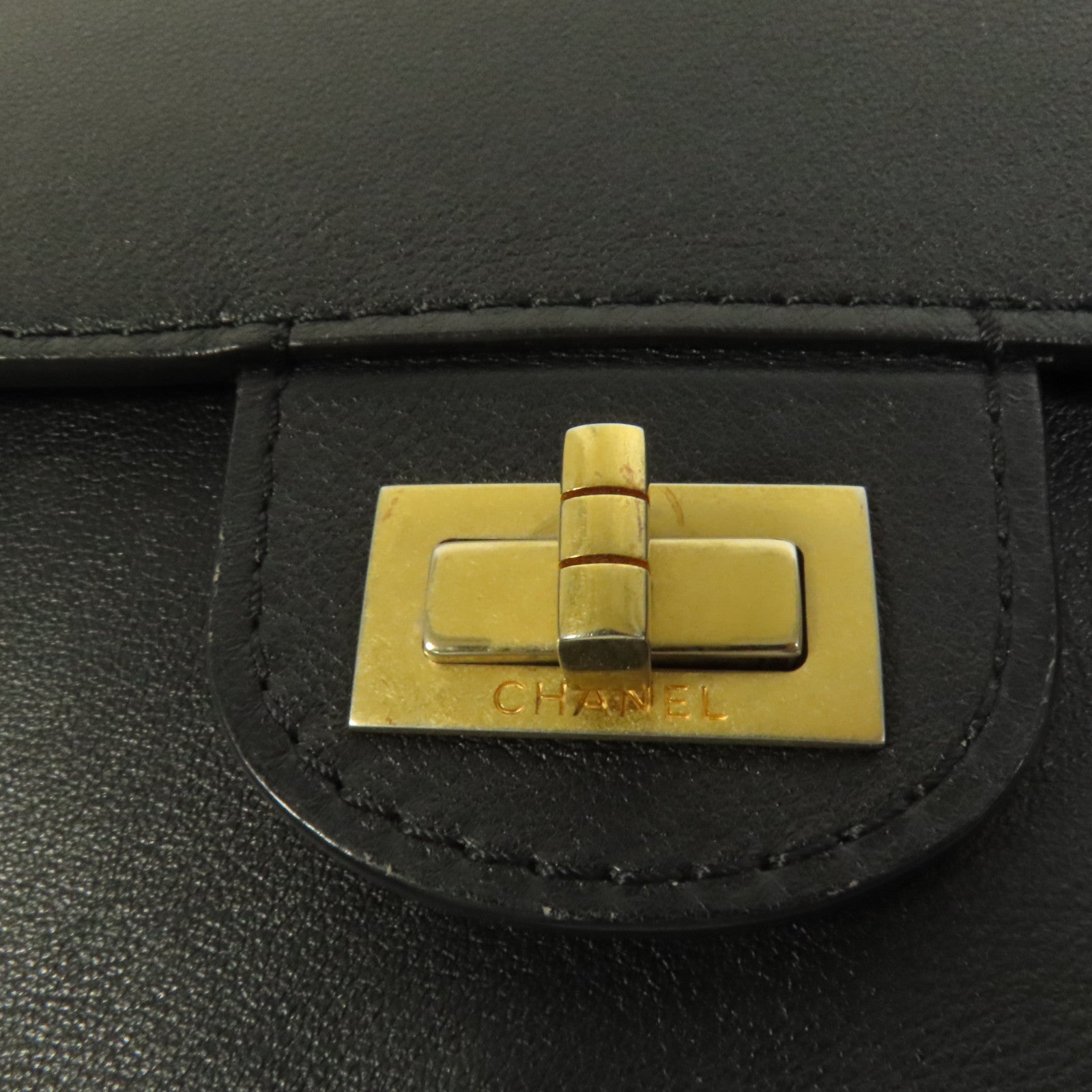 CHANEL 牛皮皮革Chain Shoulder金扣鏈帶肩背袋