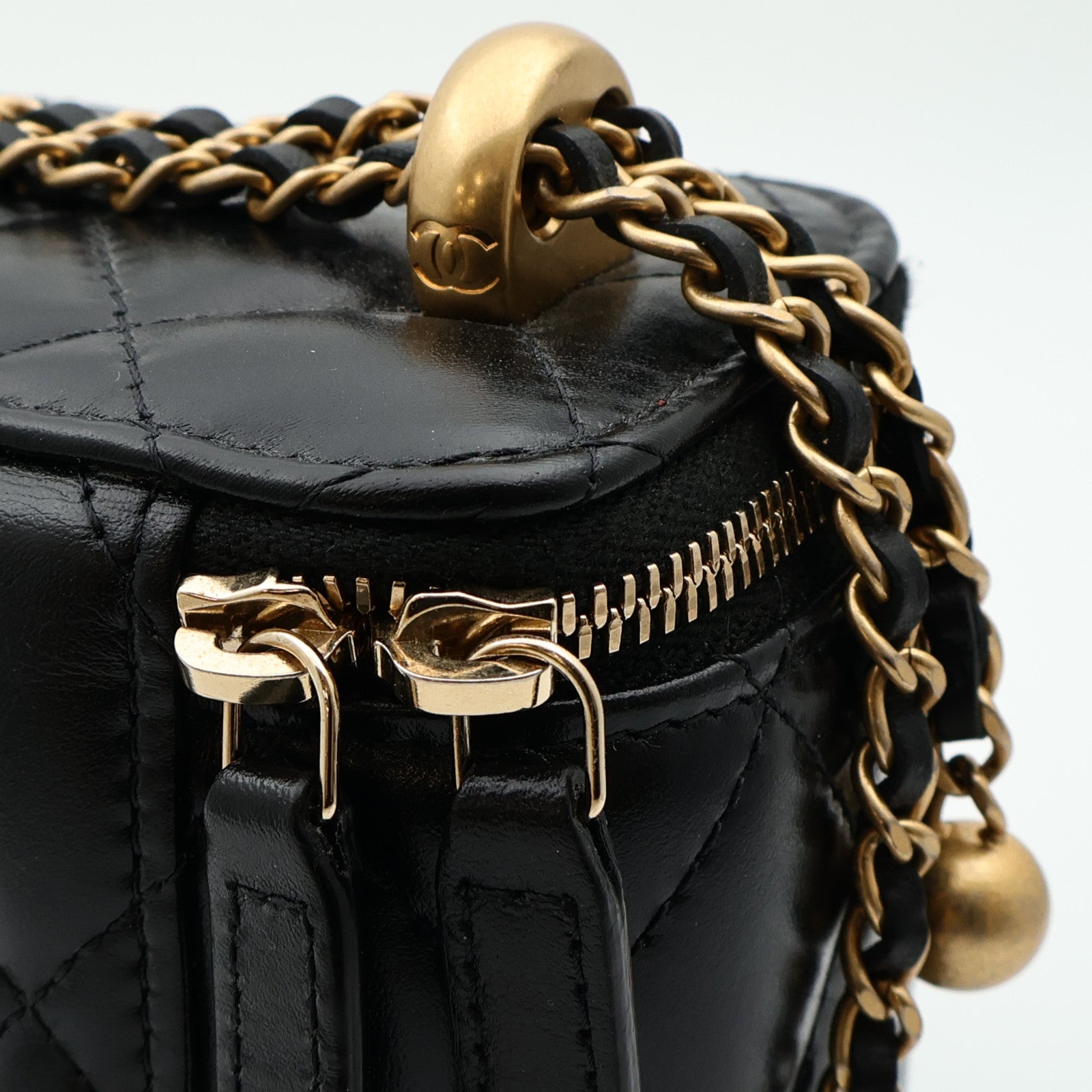 CHANEL 羊皮皮革Mini Vanity Case金扣鏈帶肩背袋